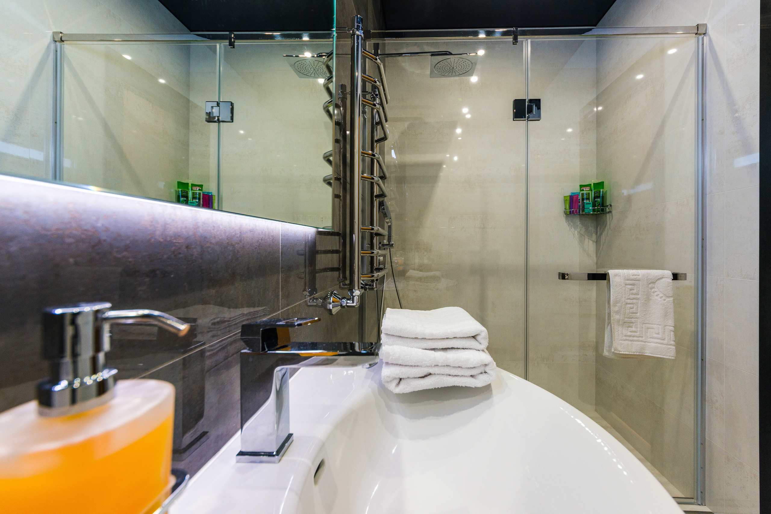 Апартаменты на ул. Ленина. Фотограф Платон Македонский