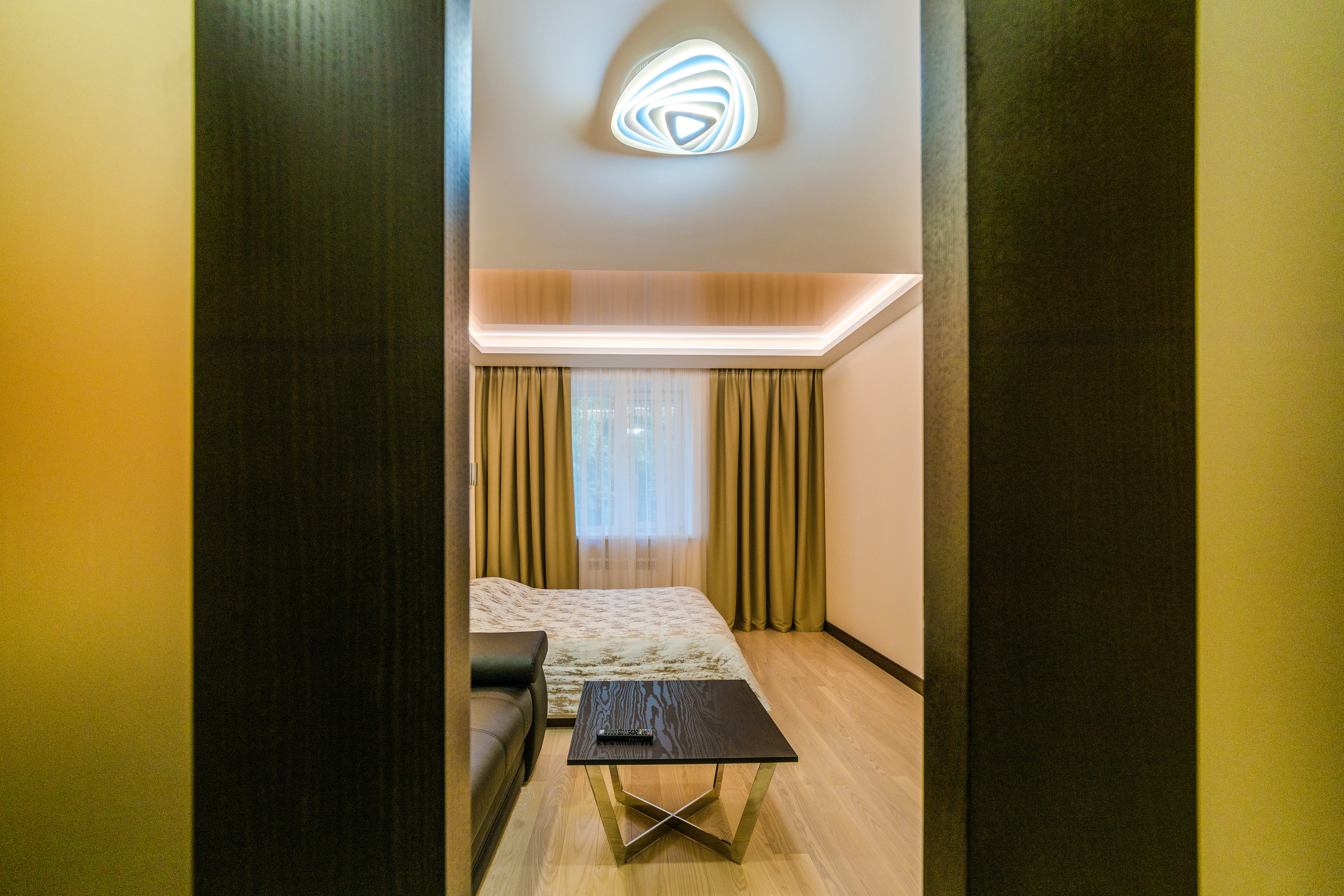 Апартаменты на ул. Ленина. Фотограф Платон Македонский