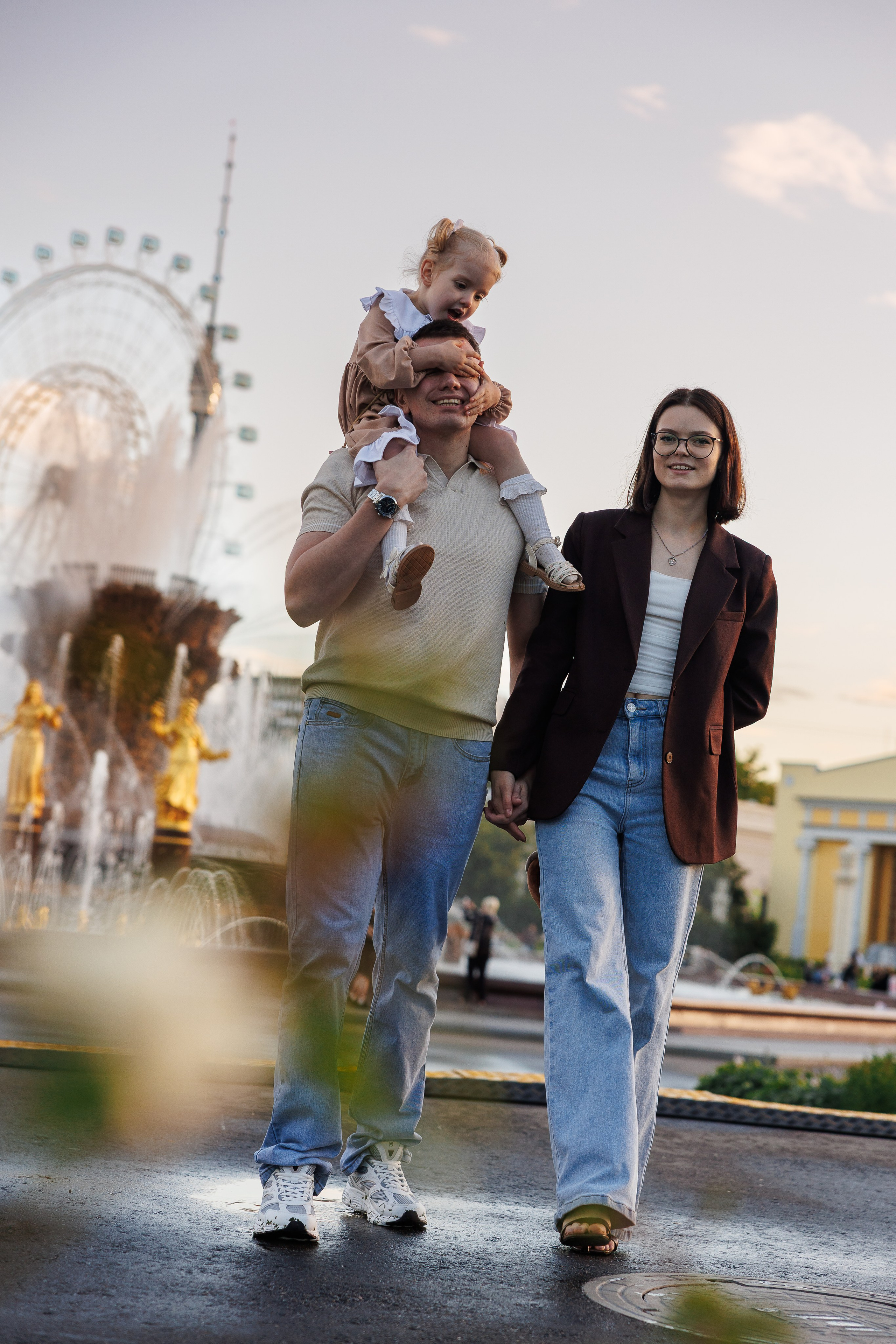 Семейная прогулка на ВДНХ. Свадебный и семейный фотограф в Москве Красинская Мария