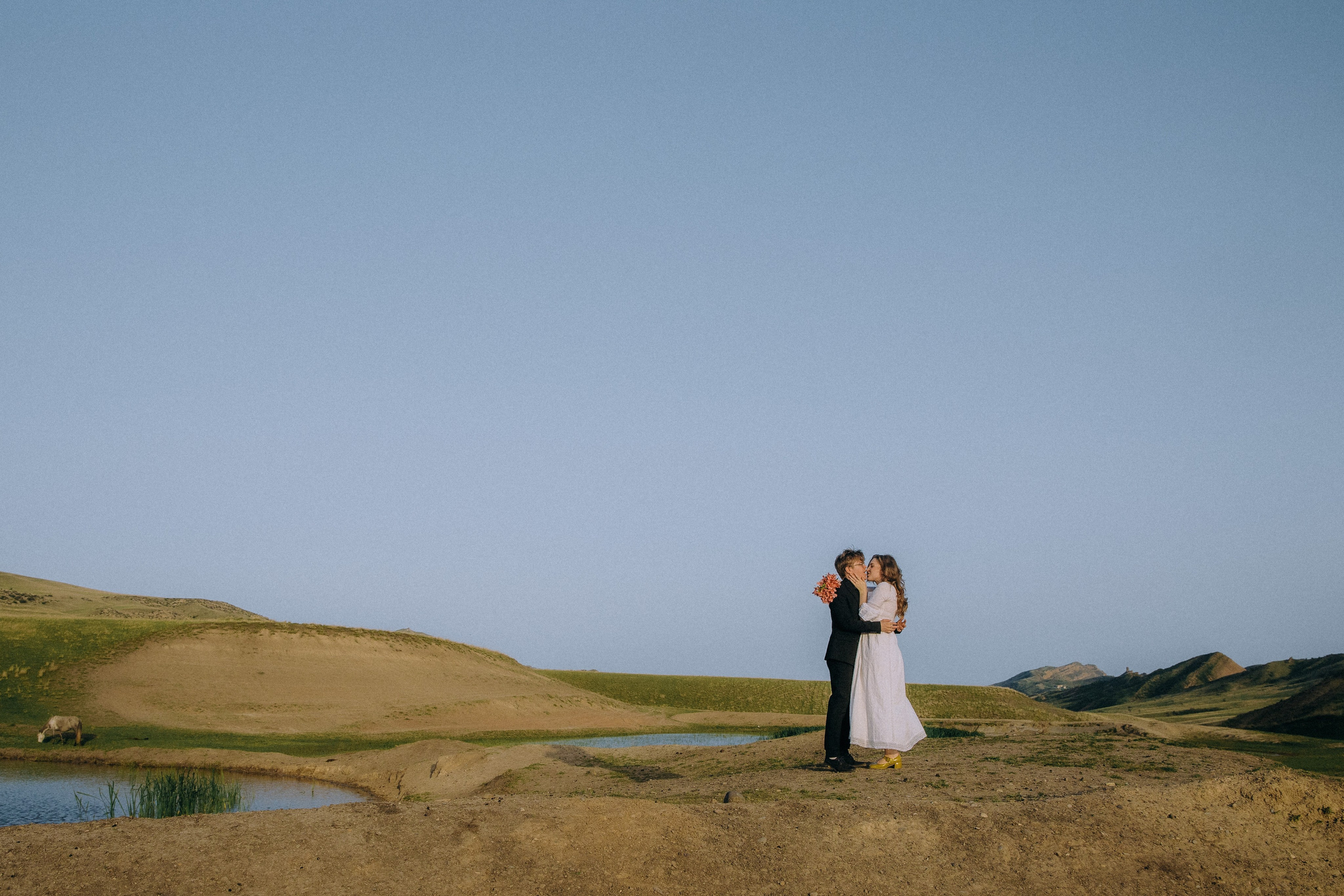 Свадебная фотосессия в Гареджийской пустыни в Грузии. Свадебный фотограф Грузия Тбилиси