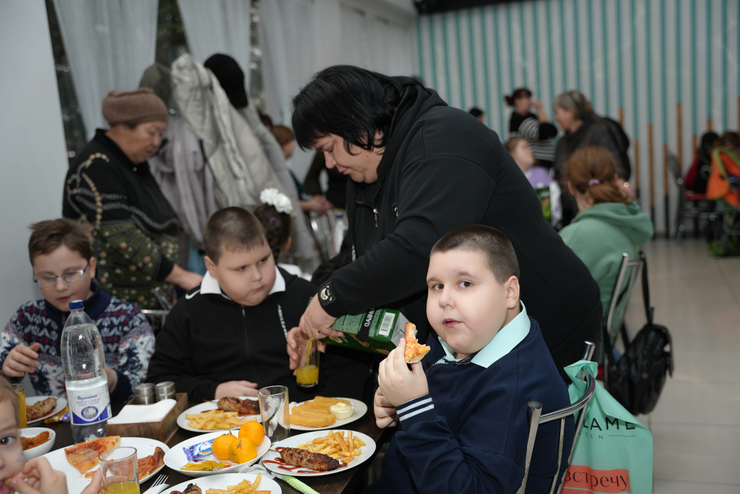 Социально —благотворительная акция «Ты в этом мире не один», посвященная Международному дню инвалидов. ВЫПУСКНЫЕ АЛЬБОМЫ, Школьный фотограф, семейный и свадебный в Саратове и области Ольга Плаксина