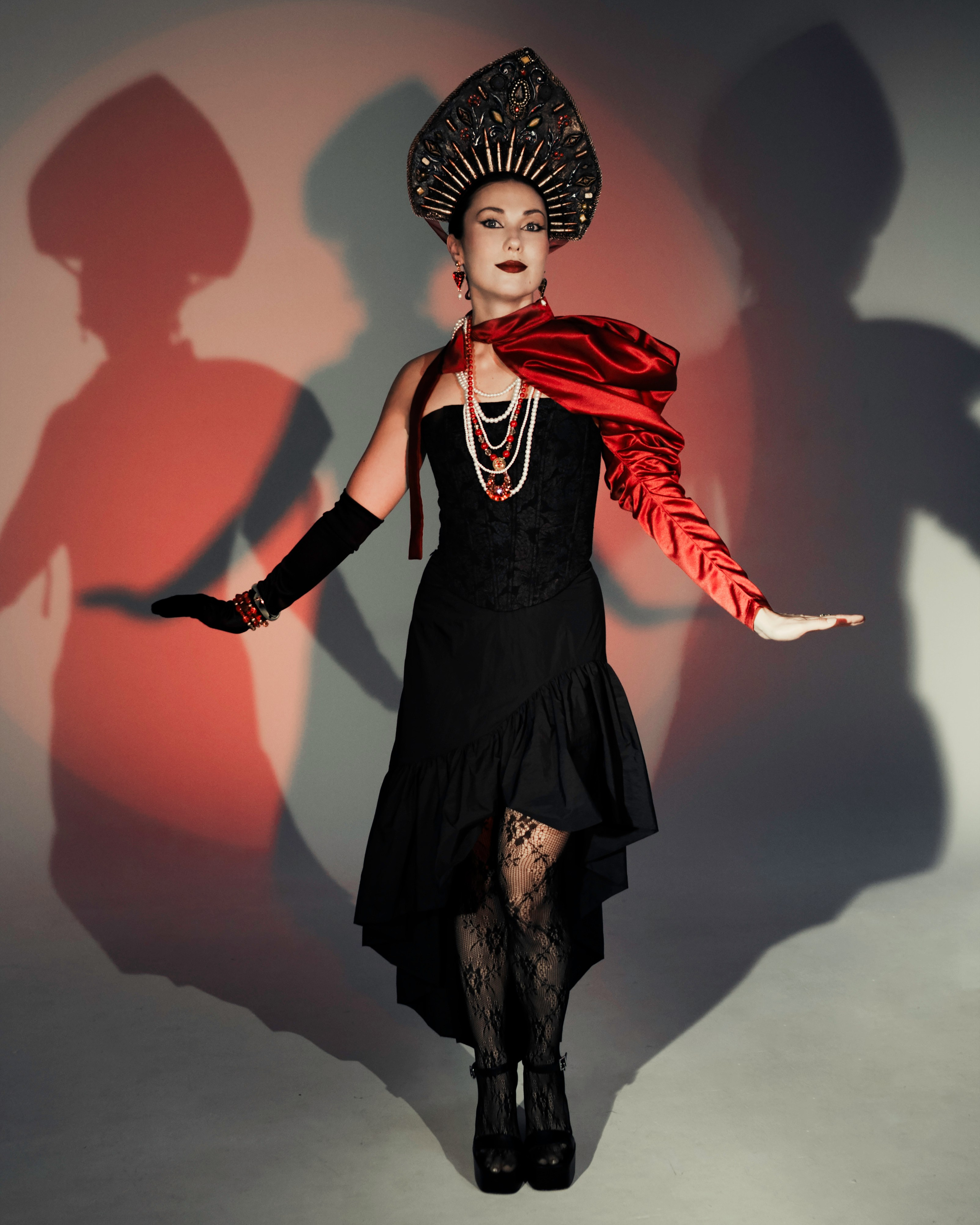 Образ для ведущей мероприятий в стиле «Русский китч». Стилист медийных личностей