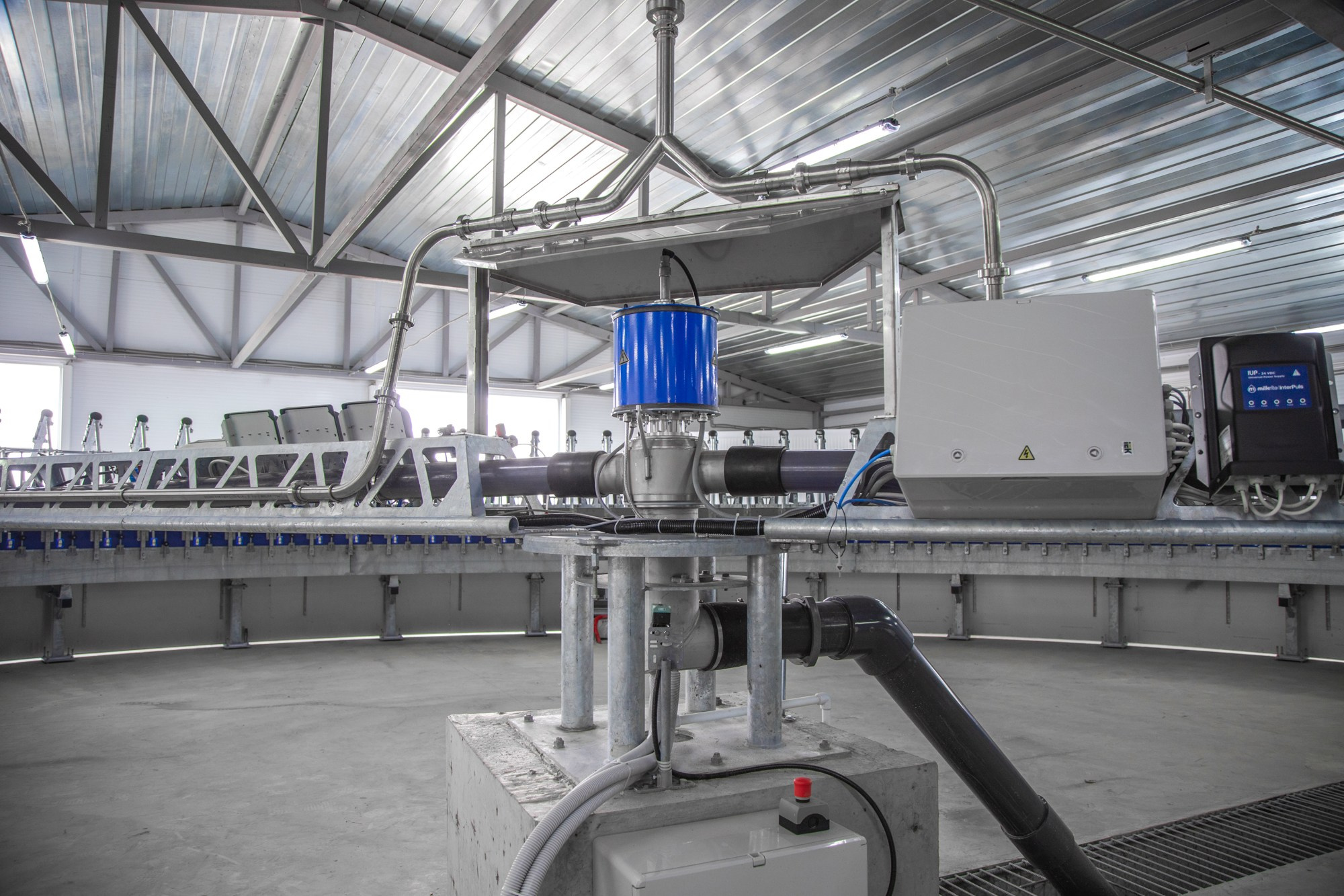 Открытие карусели для дойки скота. Репортажный, промышленный и маркетплейс-фотограф Дмитрий Чернат