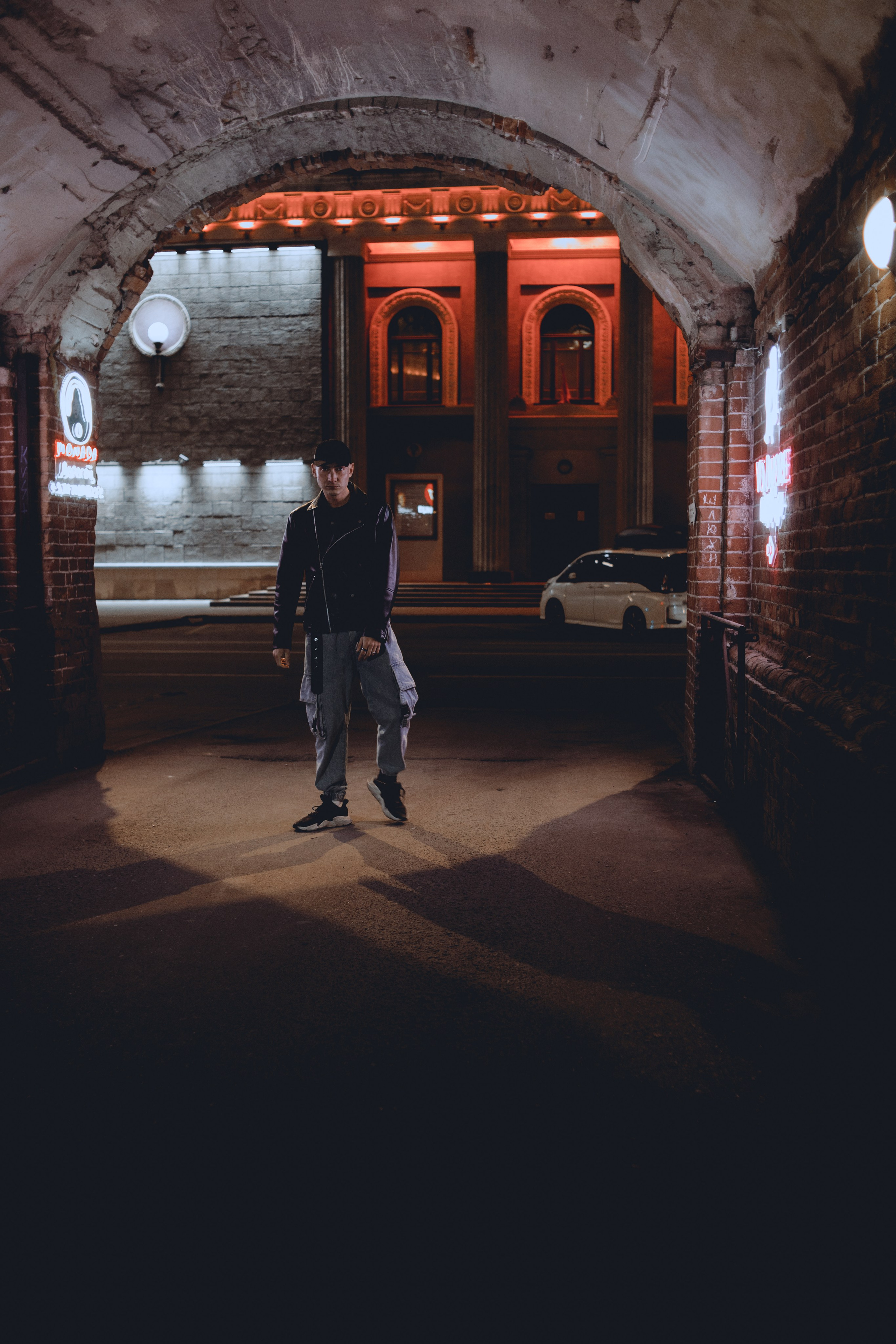 Евгений. Ночь и неон. Фотограф Регина Крикунова г. Красноярск