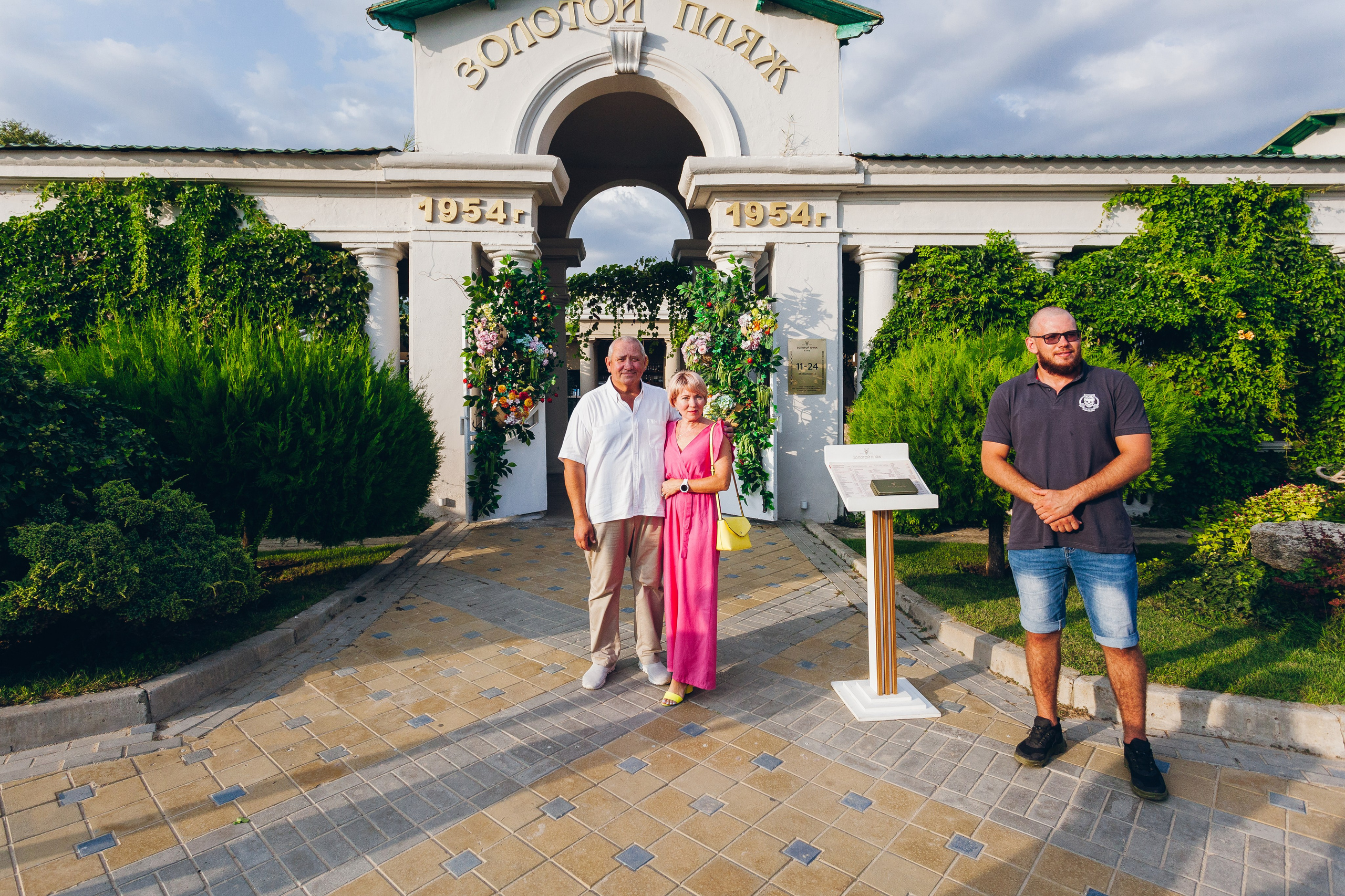 День рождение в уютном ресторане. Фотограф Денис Денисов