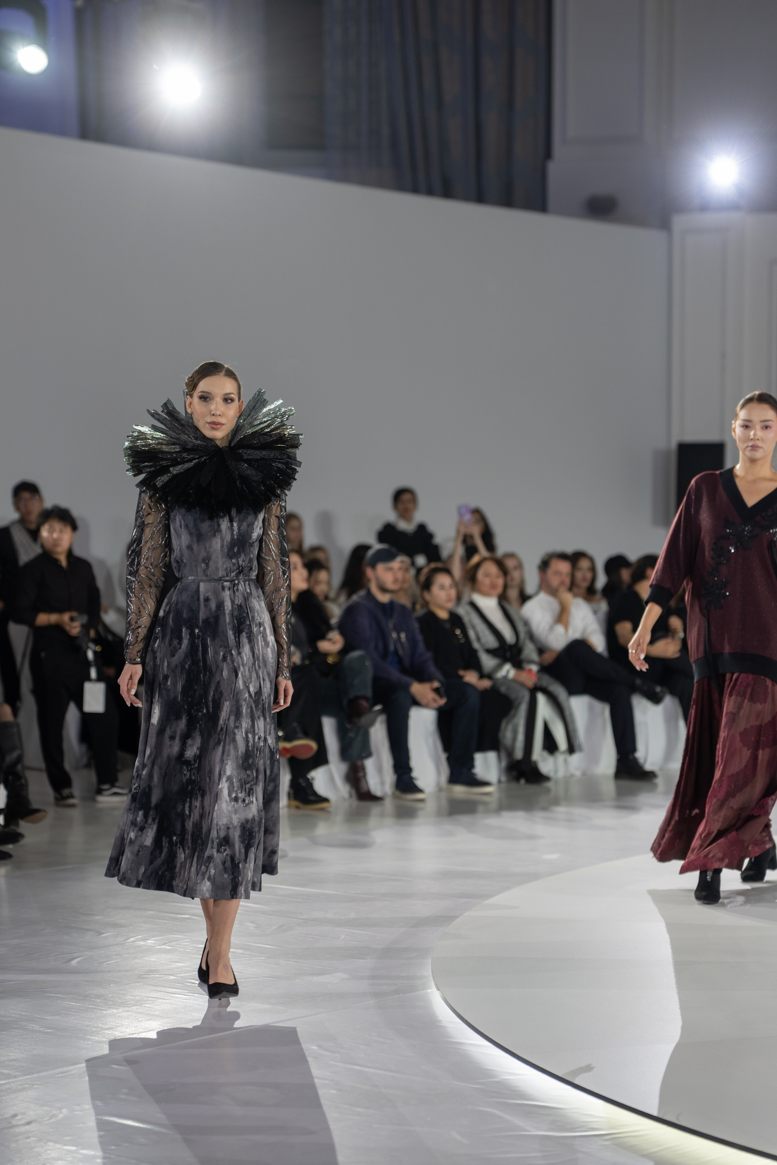 Дизайнер Yerlan Zholdas bek. Сайт Алматинского НЮ АРТ, будуар и фэшн фотографа Дениса Карпенко