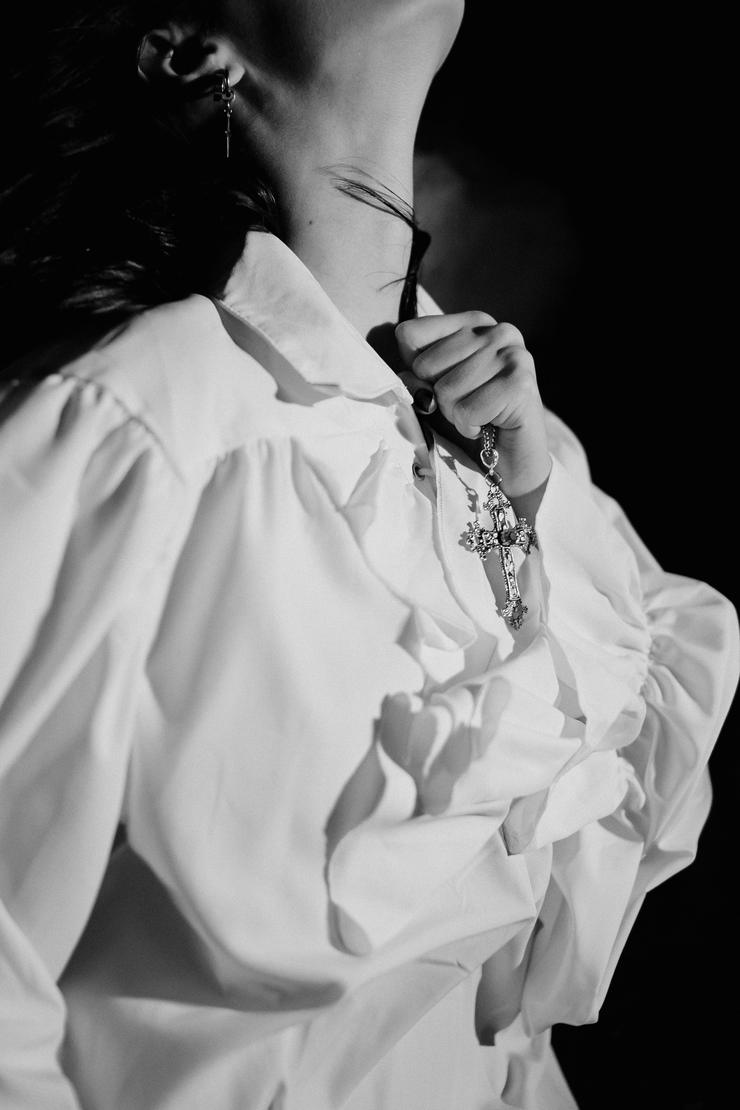 Съёмка у моря с оленьими рогами