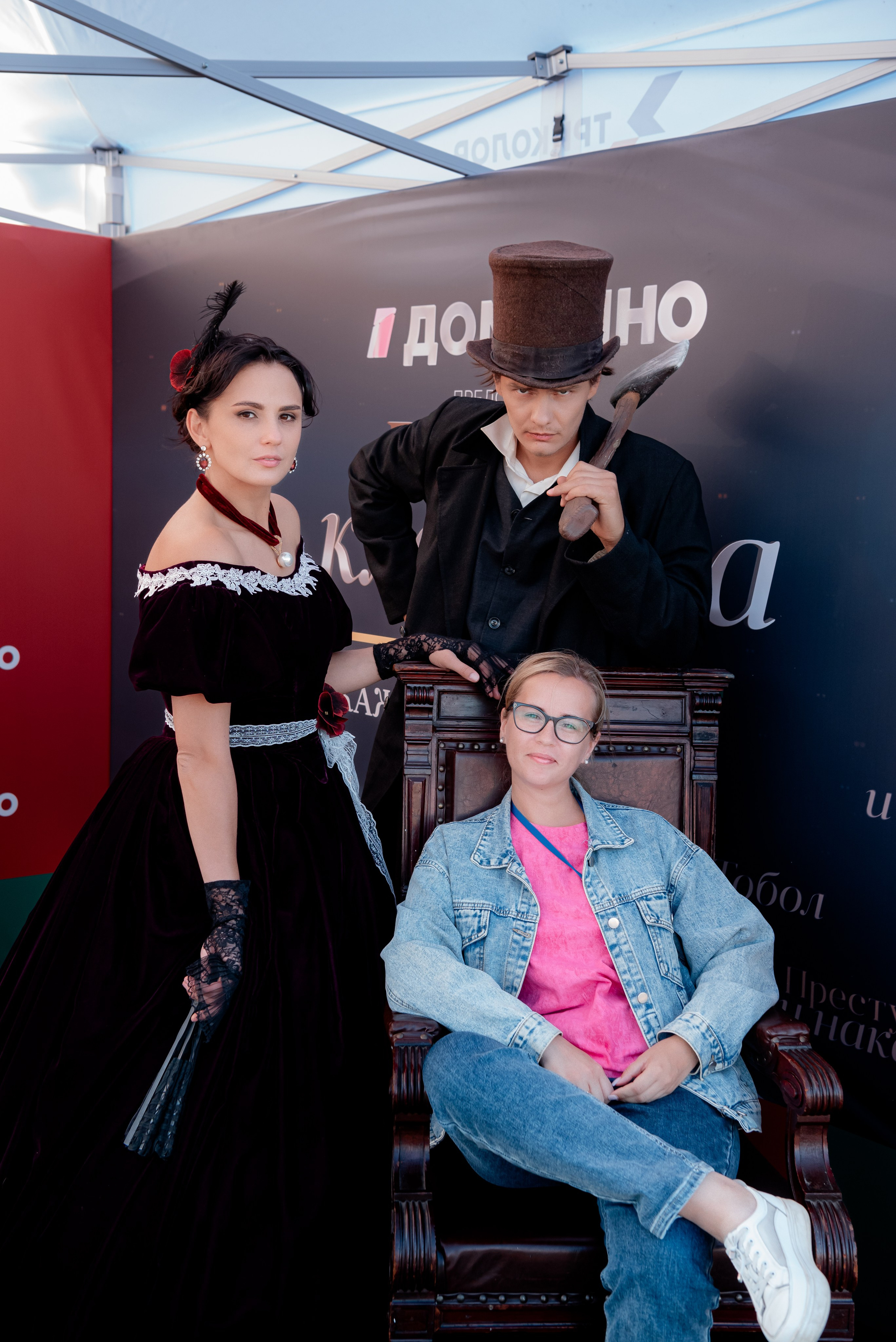 Портретные фото с артистами в палатке Триколор Дом Кинов на день города Волгоград. Фотограф в Волгограде и Волжском Александр Горбань