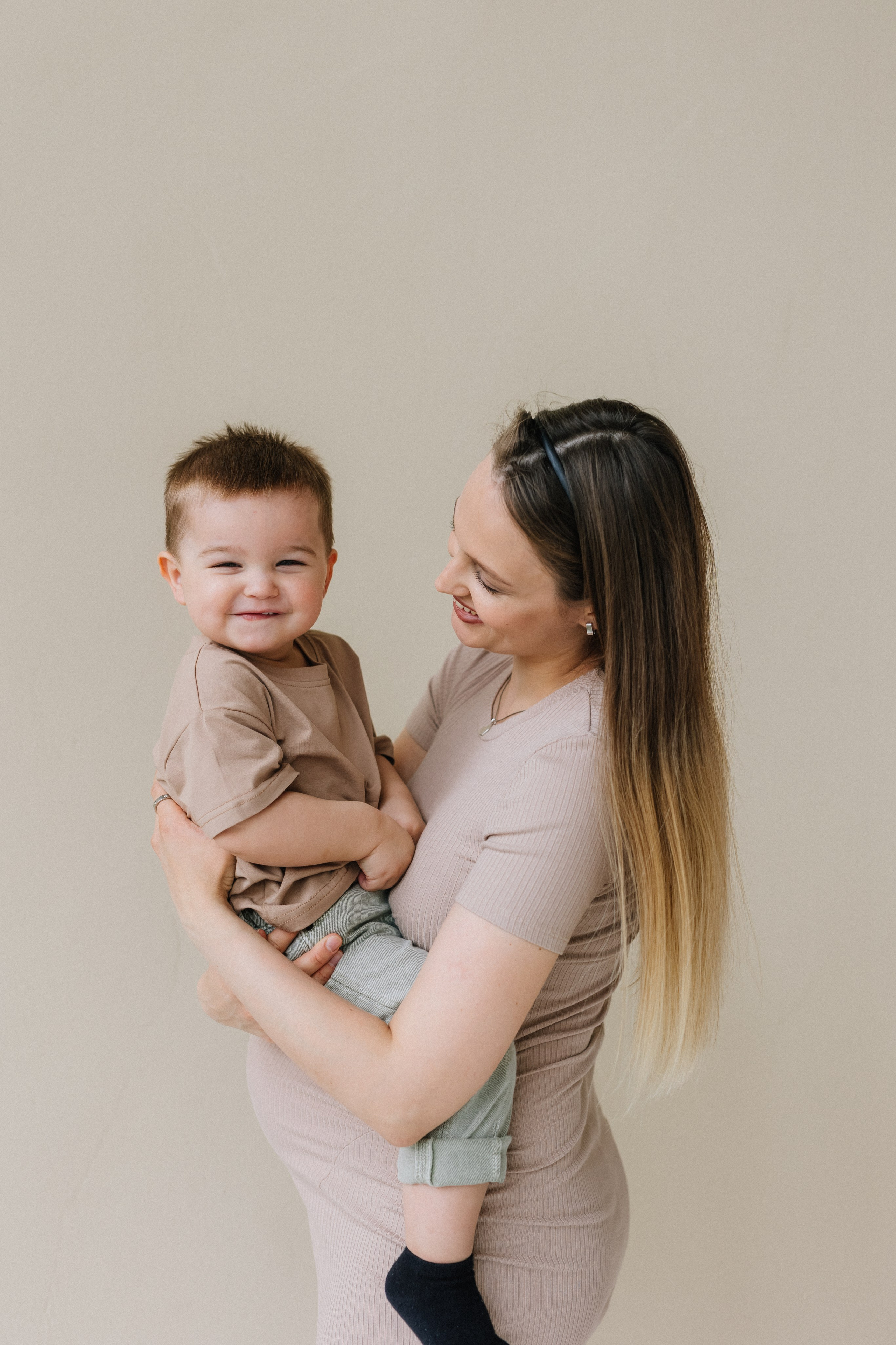 Беременность в интерьерном зале. Семейный фотограф Обнинск