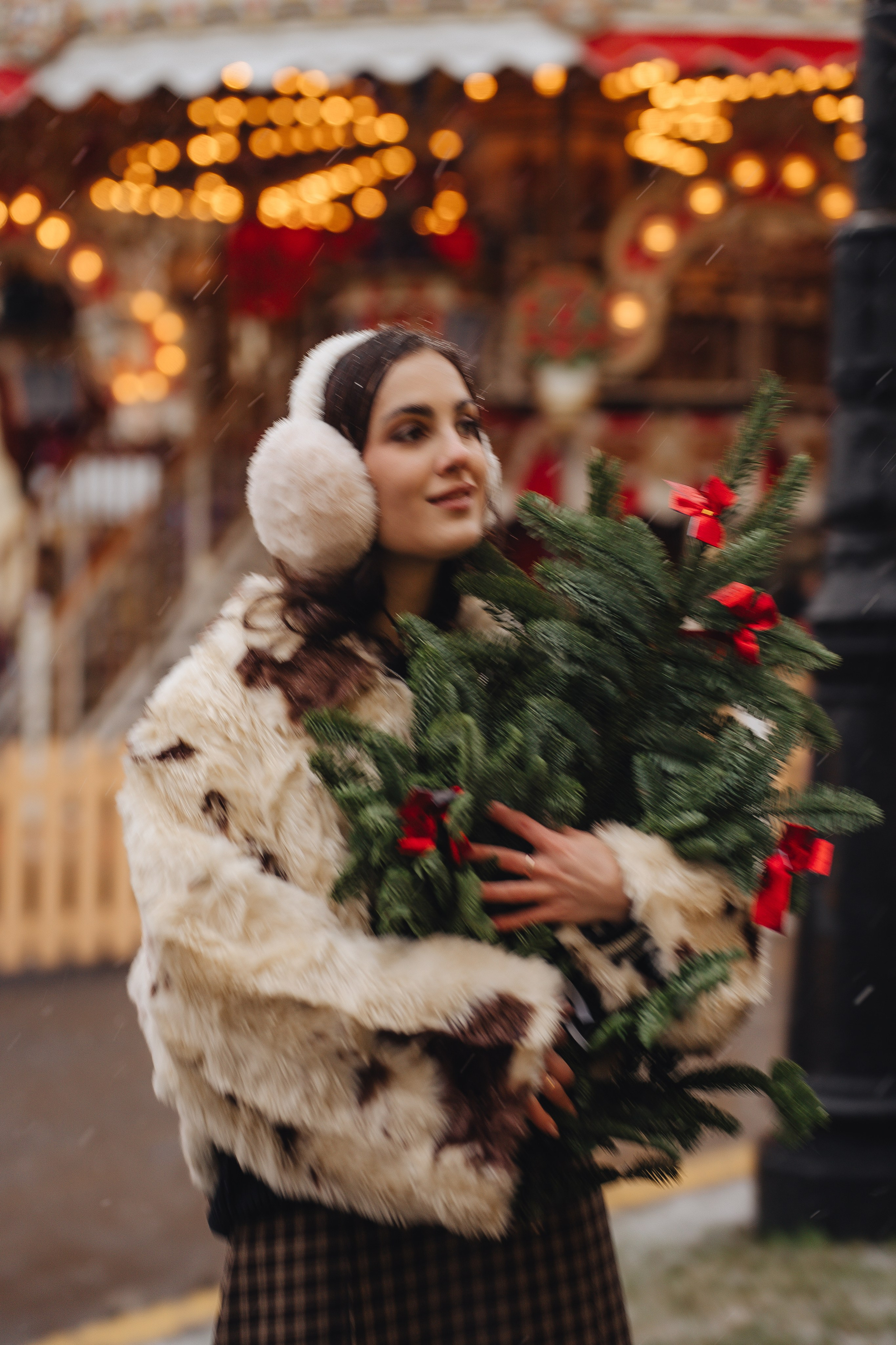 ПРОГУЛКА НА МАНЕЖНОЙ ПЛОЩАДИ ДЛЯ ДЕВУШКИ ПЕРЕД НОВЫМ ГОДОМ (НОВОГОДНЯЯ ФОТОСЕССИИЯ НА МАНЕЖНОЙ ПЛОЩАДИ). Профессиональный фотограф, Санкт-Петербург — Виктория Богомолова