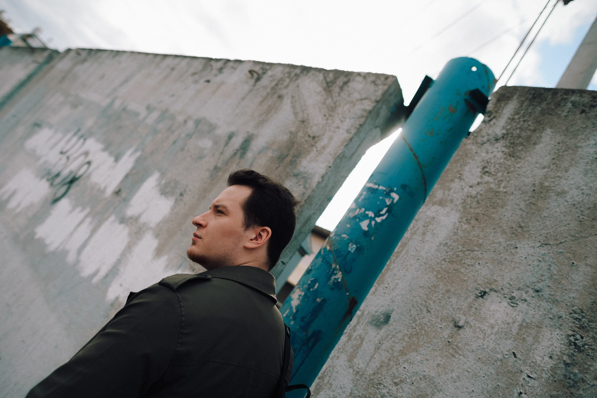 Фотограф Тюмень Дарья Мустафина — Мужская фотосессия на улицах Тюмени. Портретный фотограф Тюмень Дарья Мустафина