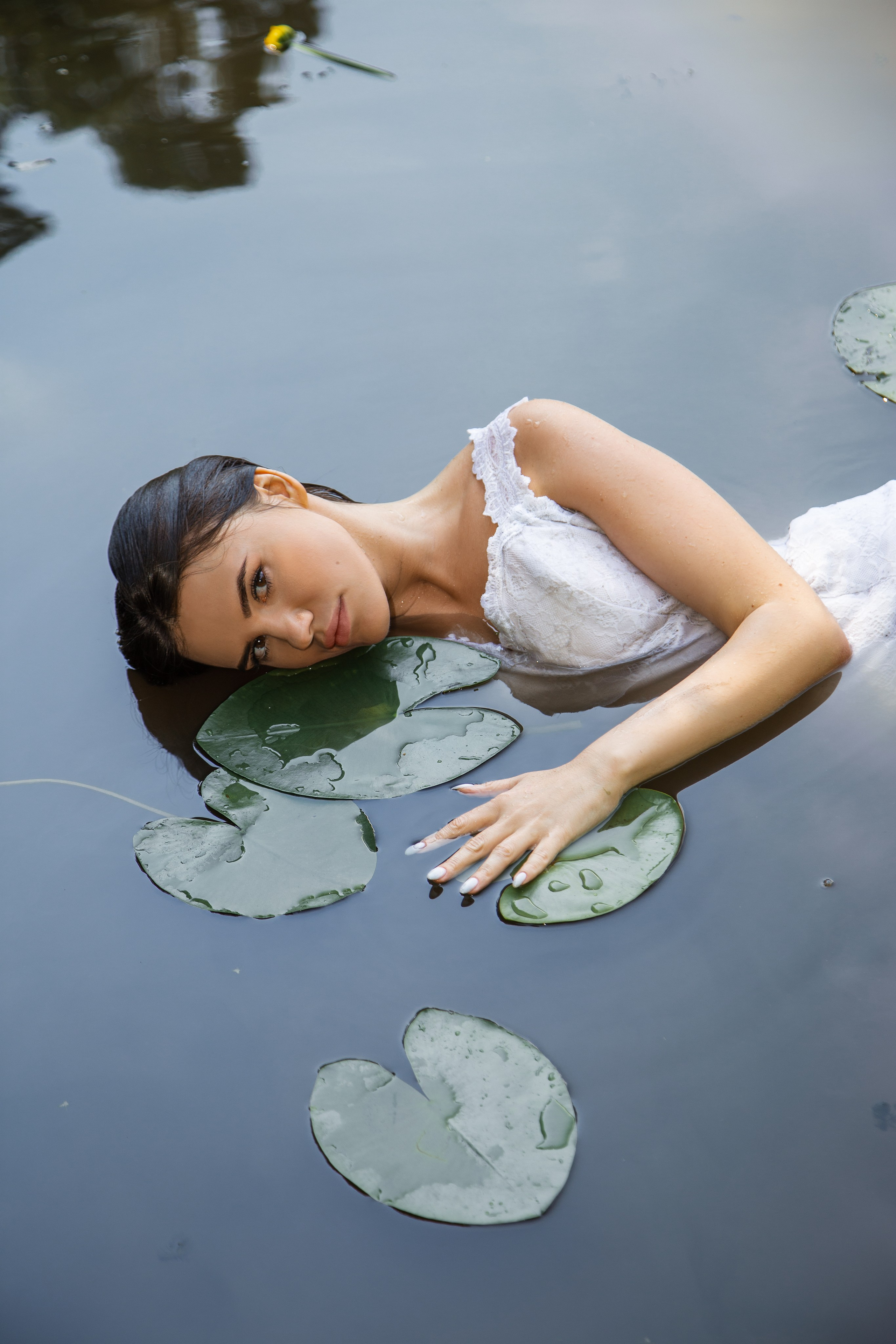 Фотосессия в кувшинках — женский портрет на озере | Анна Татаурова, Москва. Фотограф Анна Татаурова | Авторская фотосъемка в Москве