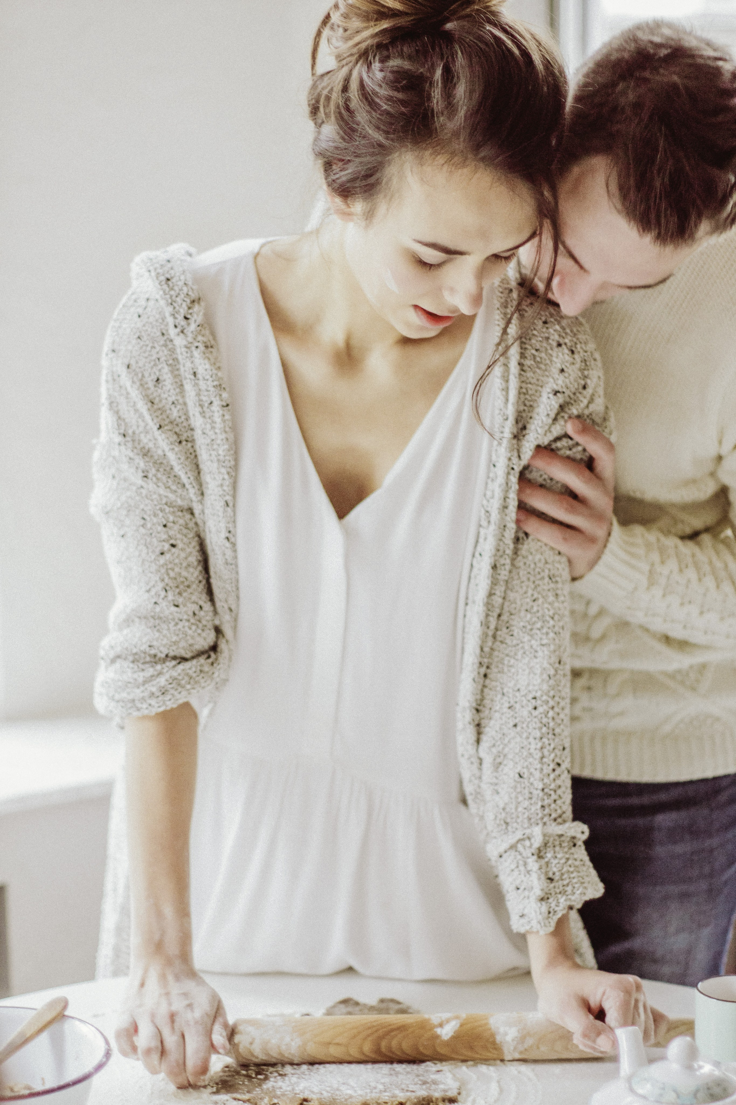 Уютная зимняя фотосессия для двоих дома