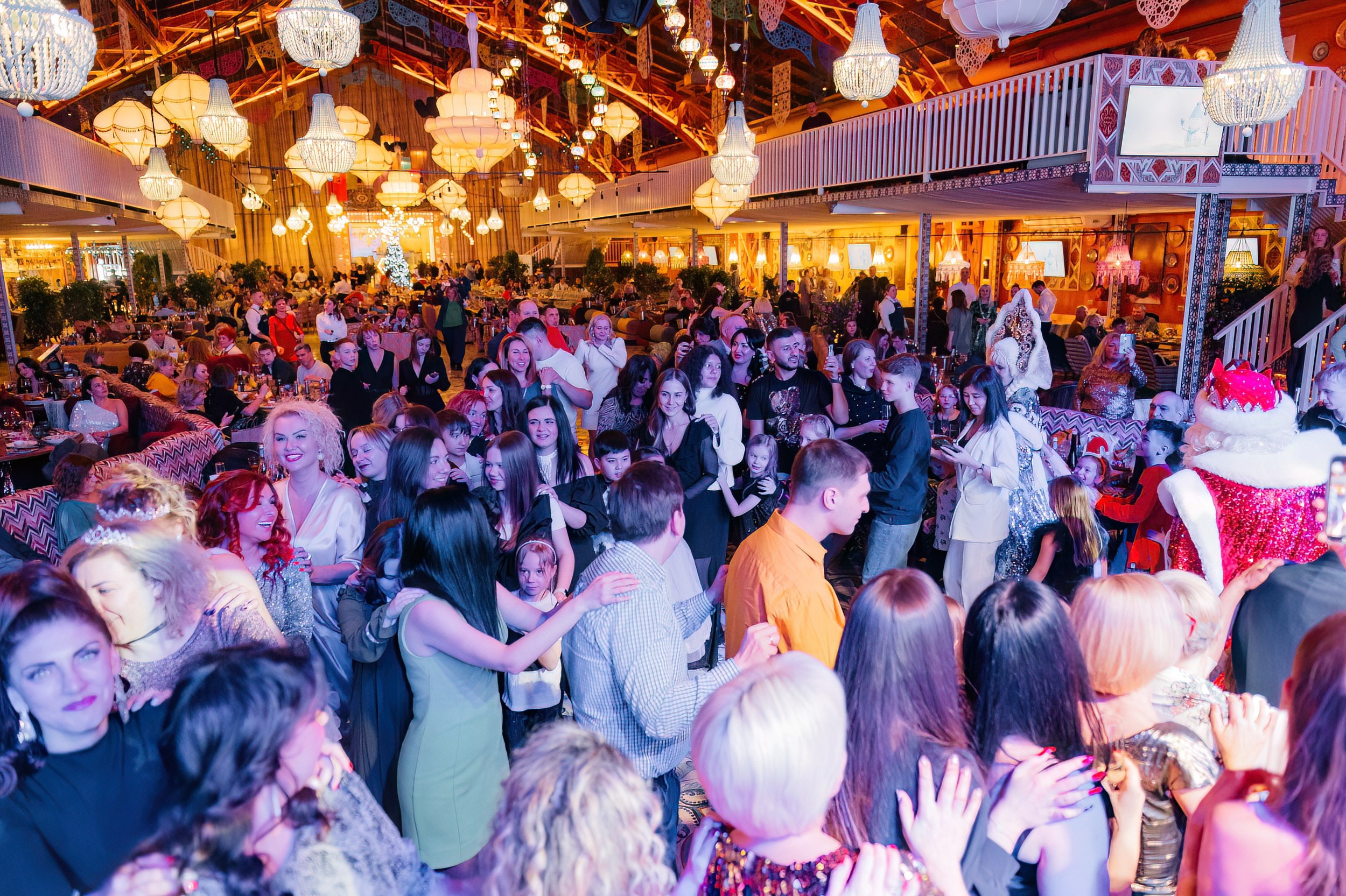 Новогодняя ночь 2024 в ресторане Чайхона ВО. Коммерческий фотограф в Санкт-Петербурге Анна Кобзарь