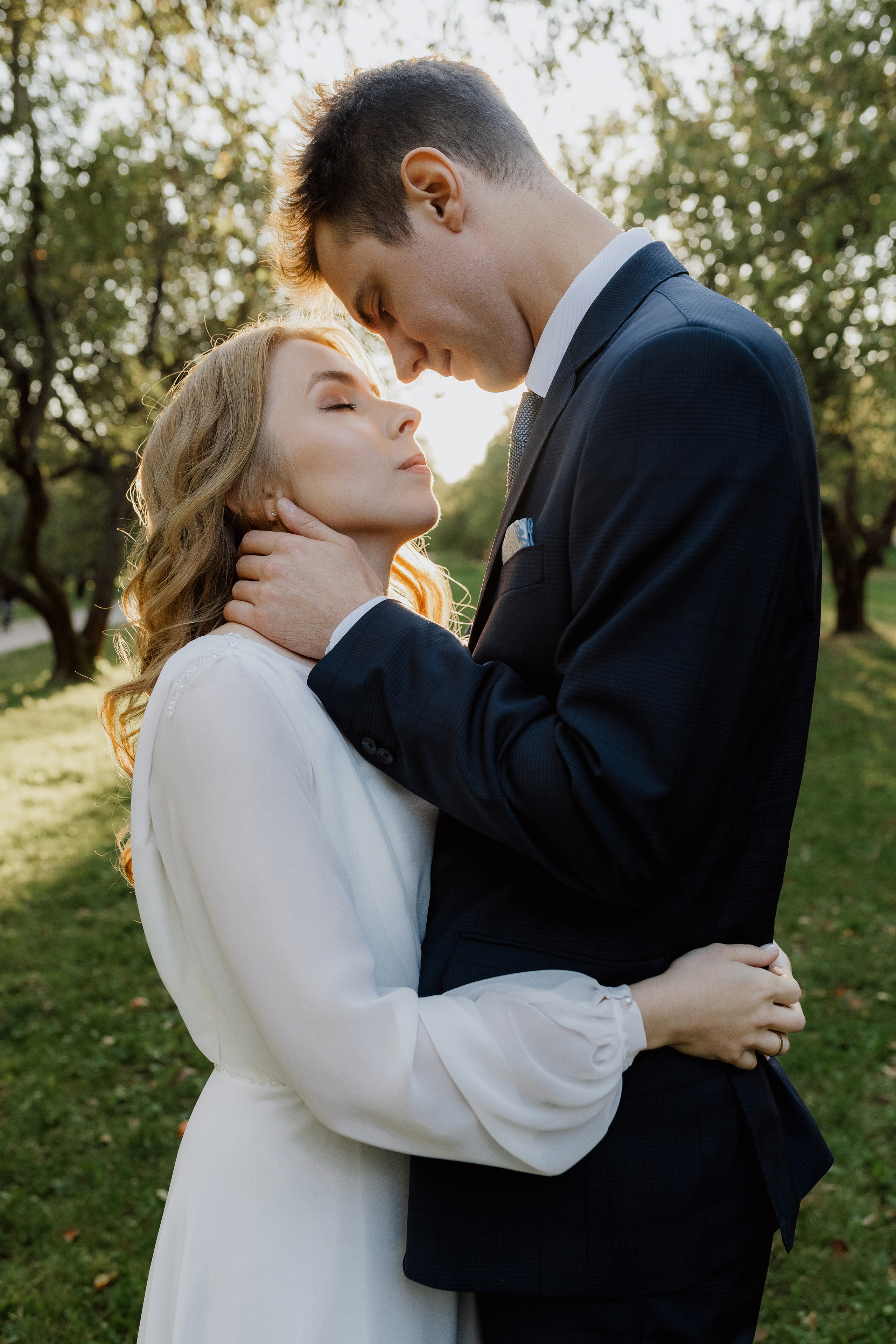 Свадебная фотосъёмка. Шипиловский ЗАГС, парк Коломенское. Портретный и семейный фотограф в Москве Мария Рослякова