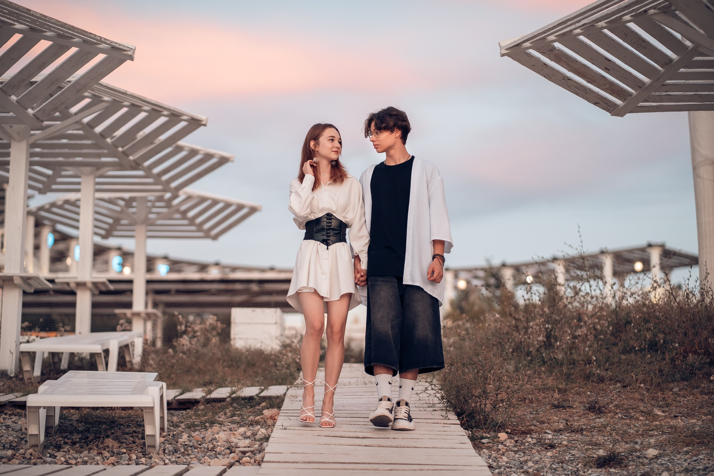 Романтическая фотоистория на закате пляжа Аквамарин. Церковный фотограф Севастополь