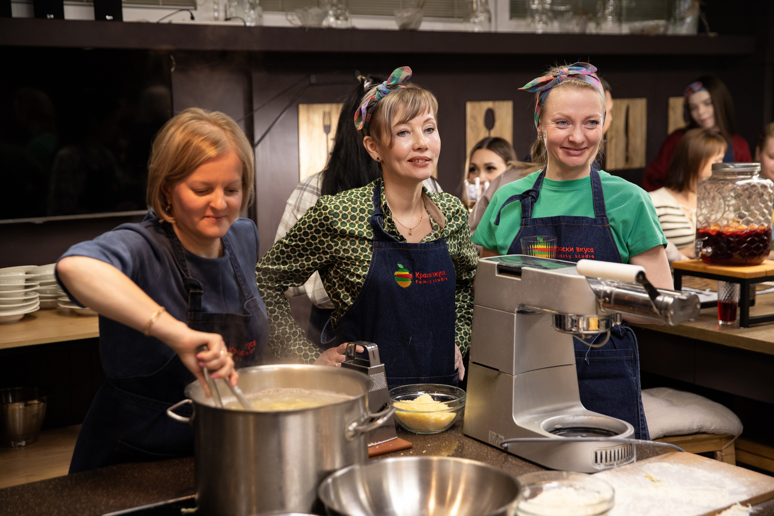 Встреча во «Краски Вкуса». Свадебный фотограф Иркутск, репортажный фотограф Иркутск