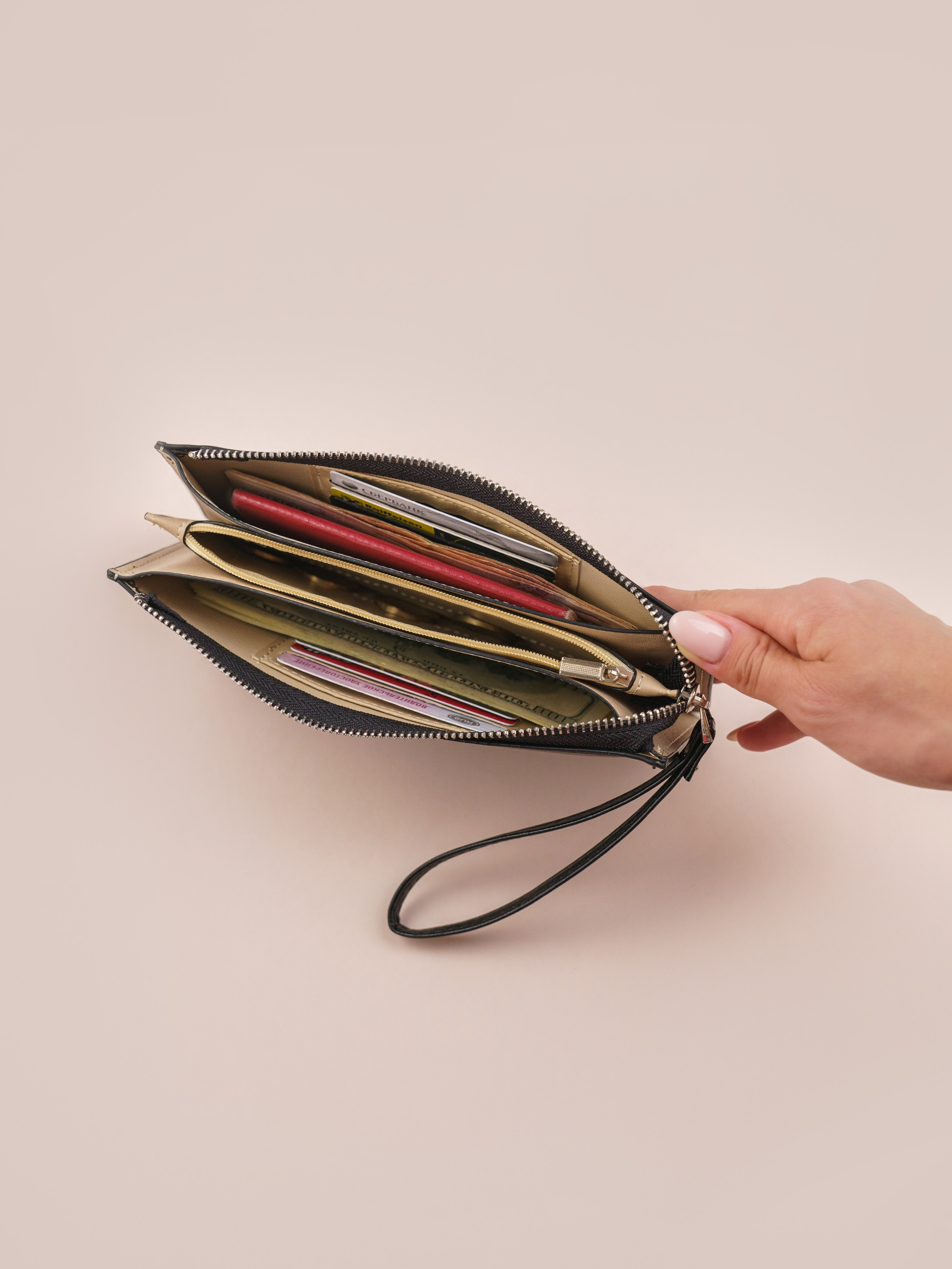 Съёмка кожгалантереи — фото и видео сумок, ремней, кошельков | KED Production. KED Production — продакшн из СПб. Создаём фото, видео и контент, который помогает брендам и селлерам продавать больше