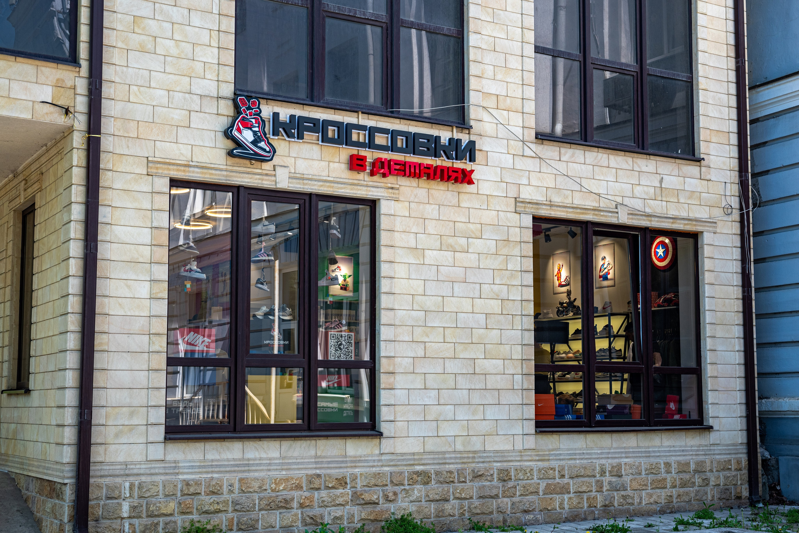 Интерьер. Магазин кроссовок. Предметный фотограф, фото для маркетплейсов Пятигорск, КМВ
