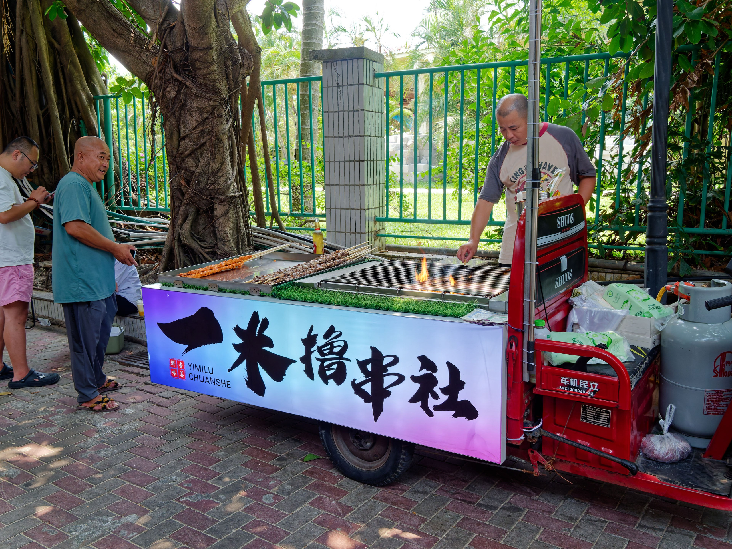 Хайнань 2026, улицы Ялунвань и Саньи. Фотопрогулки по Миру