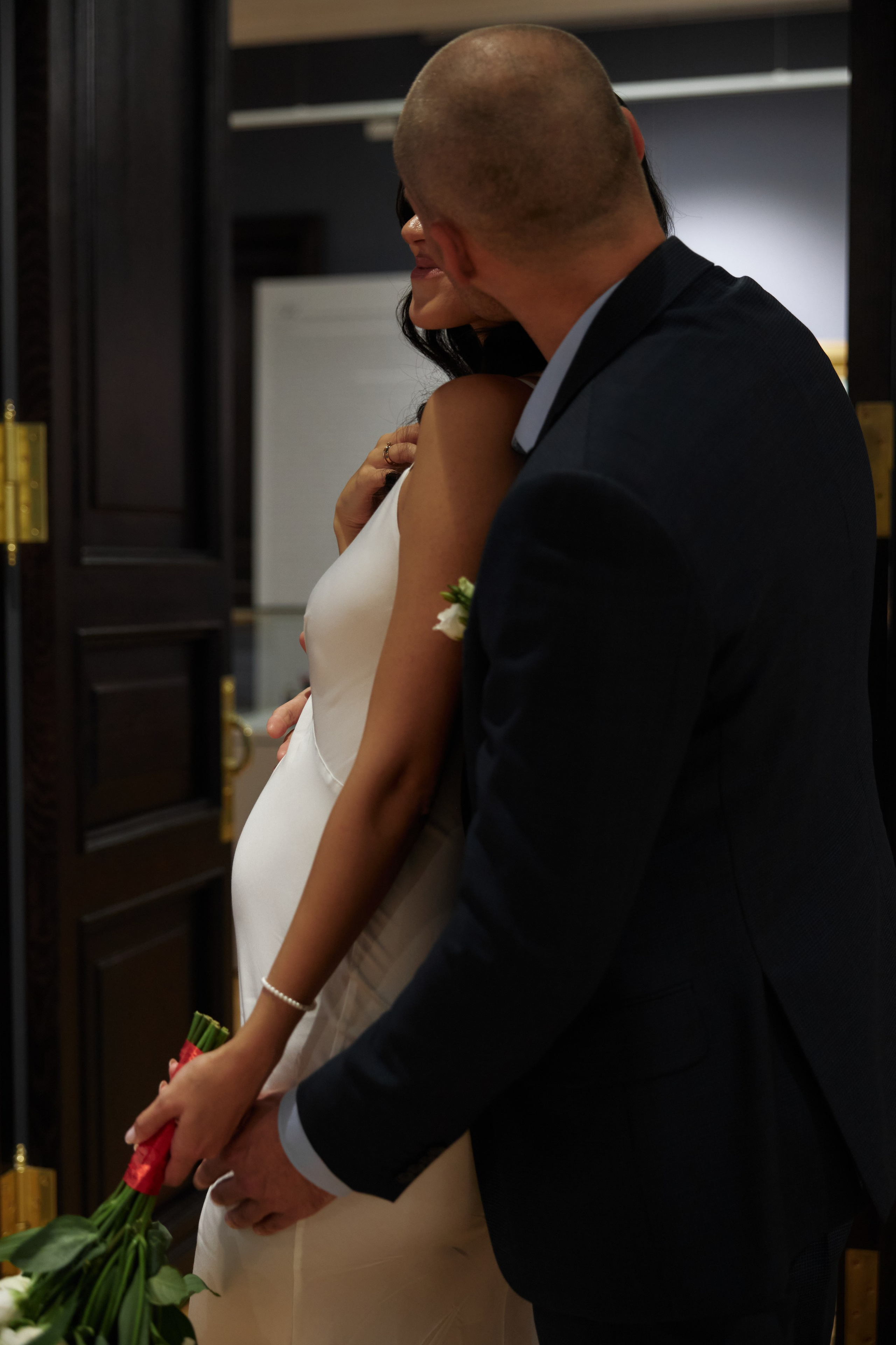 Артем и Айгуль. Меня зовут Сабина, и я ваш фотограф