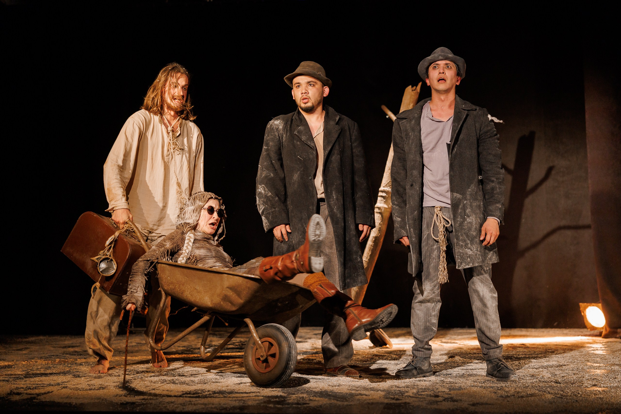 Спектакль «В ожидании Годо» от театра Д. Лица в СПб. Фотограф в Санкт-Петербурге — Сергей Петров