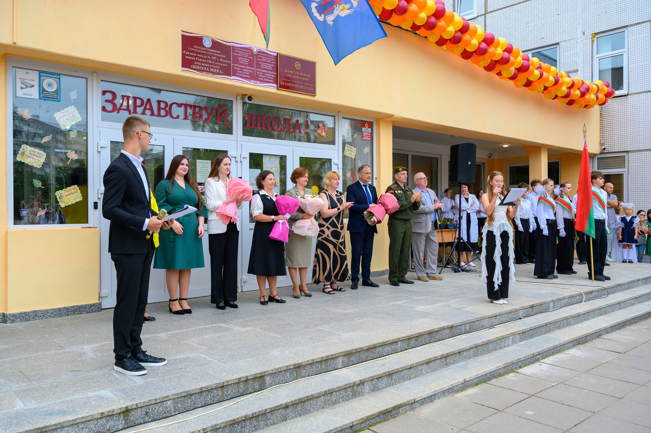 Вот звучит первый звонок, перед этим долгое приготовление к новому этапу в жизни, Яромир идет в школу. Фотоуслуги, услуги фотографа, фотографирование важных событий