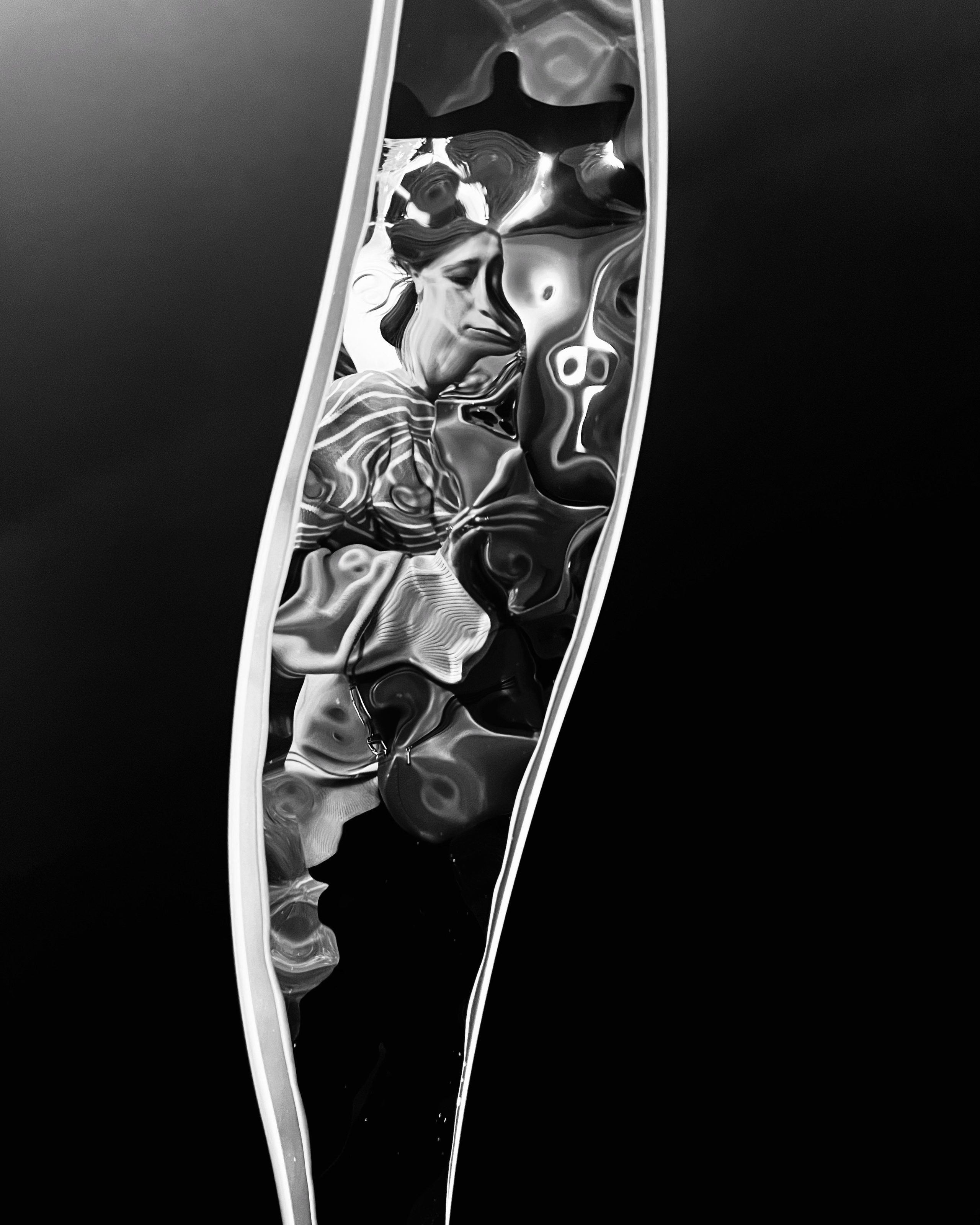 Иногда мы чувствуем не так, как другие. Иногда видим в мире больше, чем принято замечать. Но вынуждены загонять себя в рамки, чтобы быть удобными и понятными. На сколько это правильно? и нужно ли делать это?