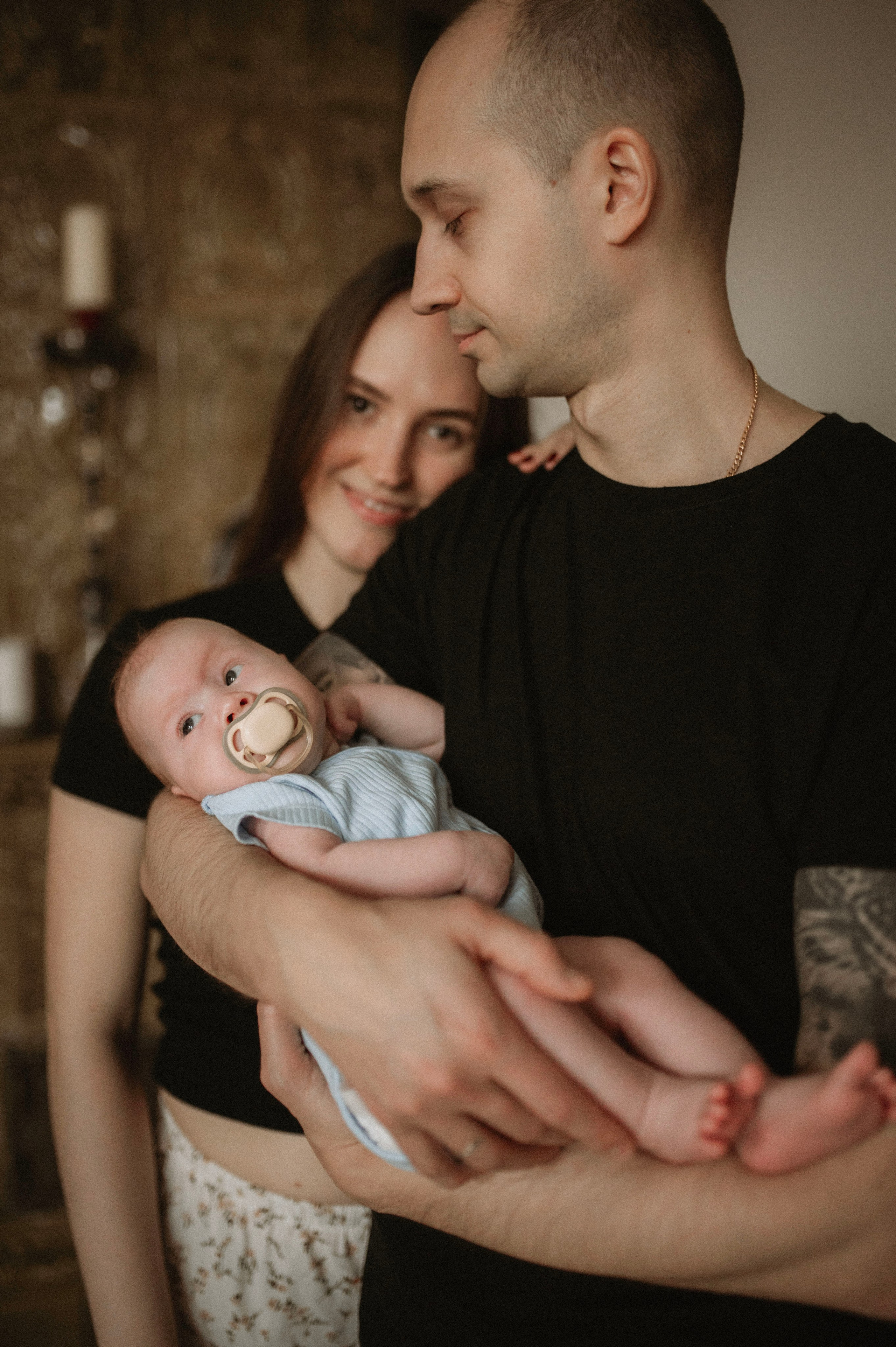 Семейная домашняя фотосессия. Профессиональный фотограф беременности в СПБ. Стильные фотосессии беременности в стиле минимализм и классическая фотография