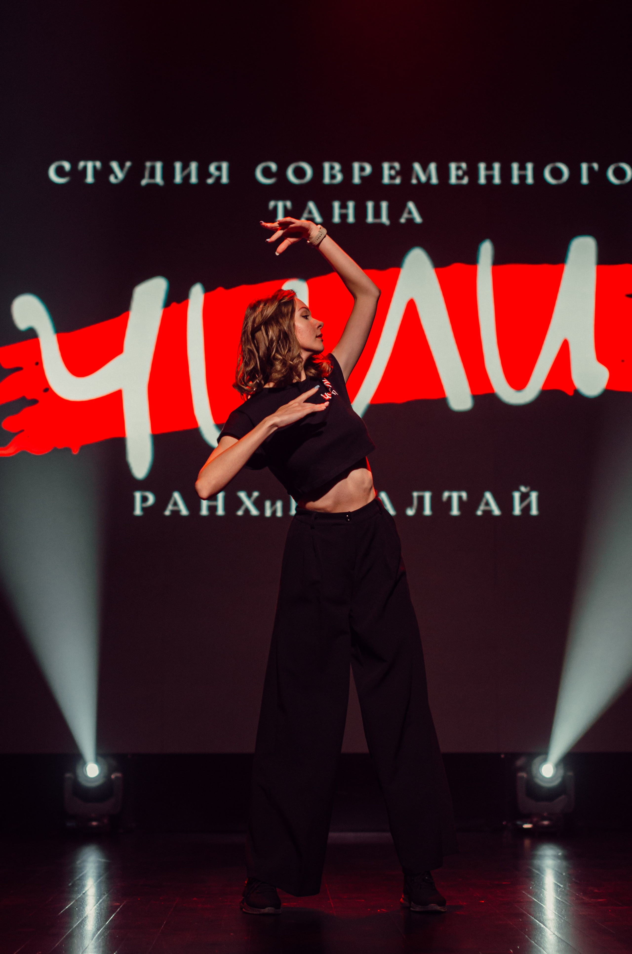 Групповая фотосъемка танцевального коллектива. Денисова Аля — фотограф для парных съемок и индивидуальных историй в Барнауле