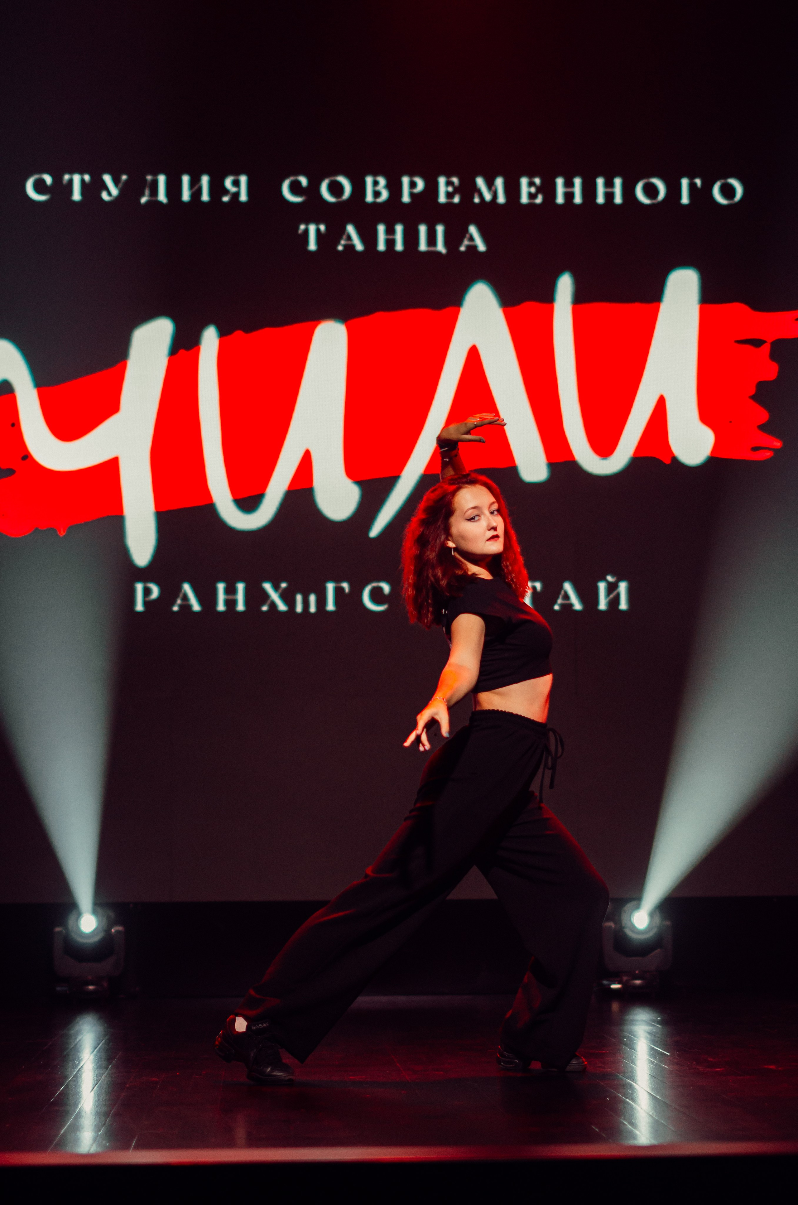 Групповая фотосъемка танцевального коллектива. Денисова Аля — фотограф для парных съемок и индивидуальных историй в Барнауле