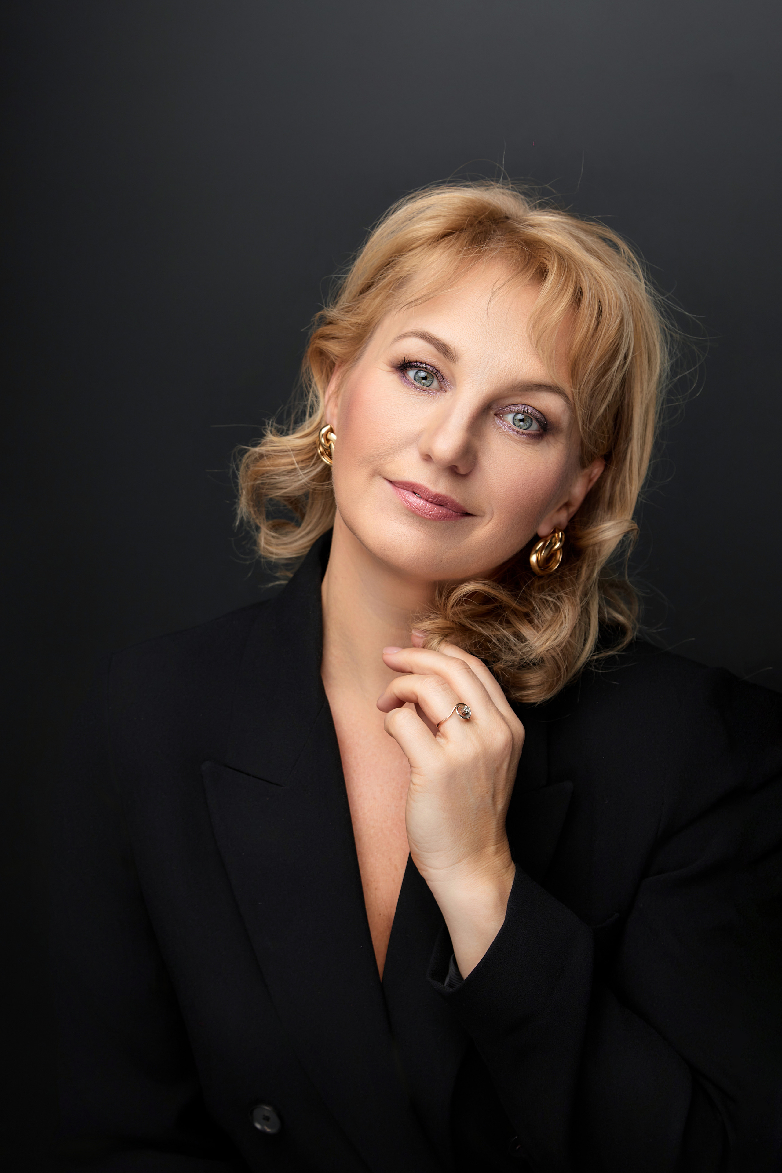 Портретная фотосессия на фонах. Фотограф в Минске Анна Кучинская