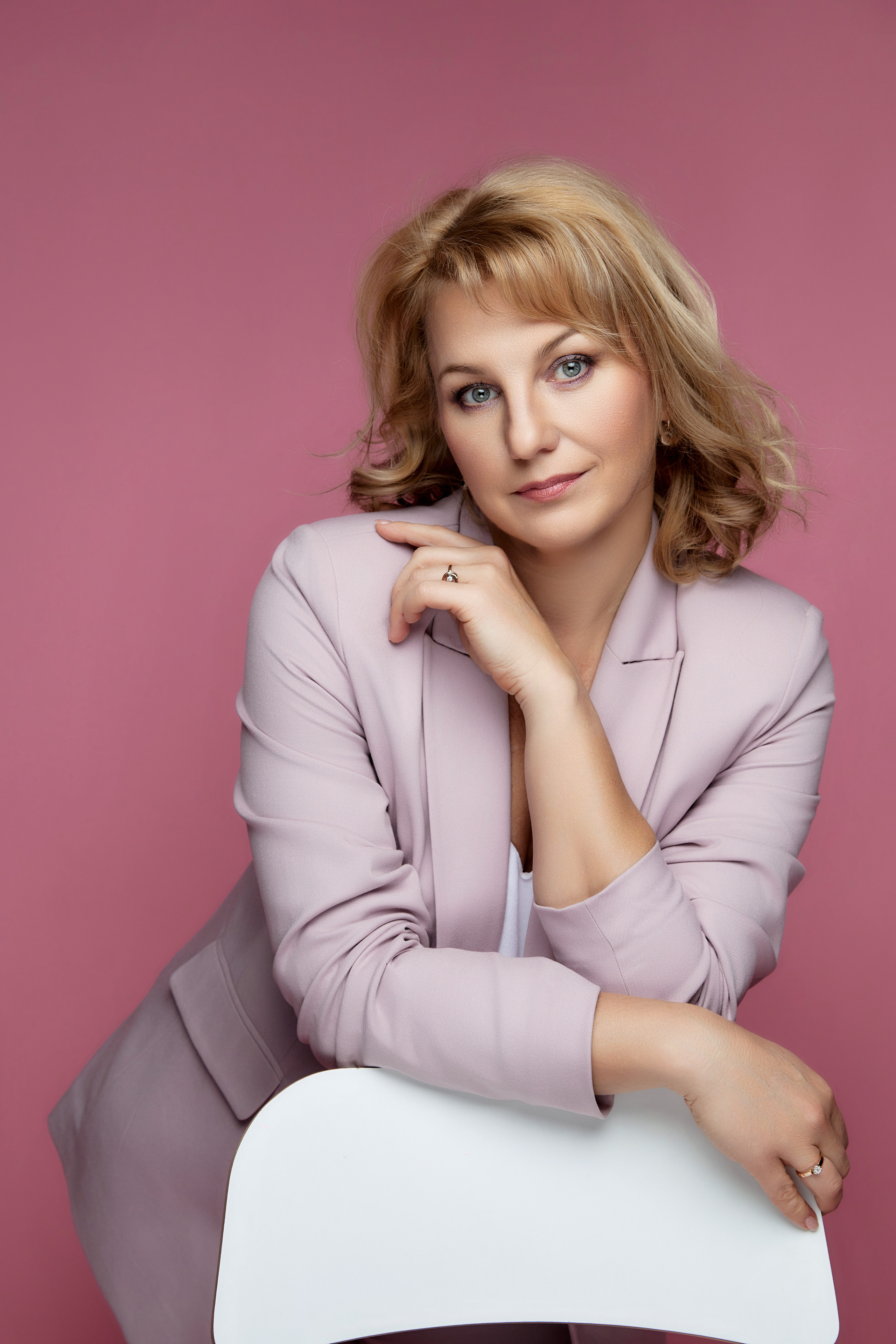 Портретная фотосессия на фонах. Фотограф в Минске Анна Кучинская