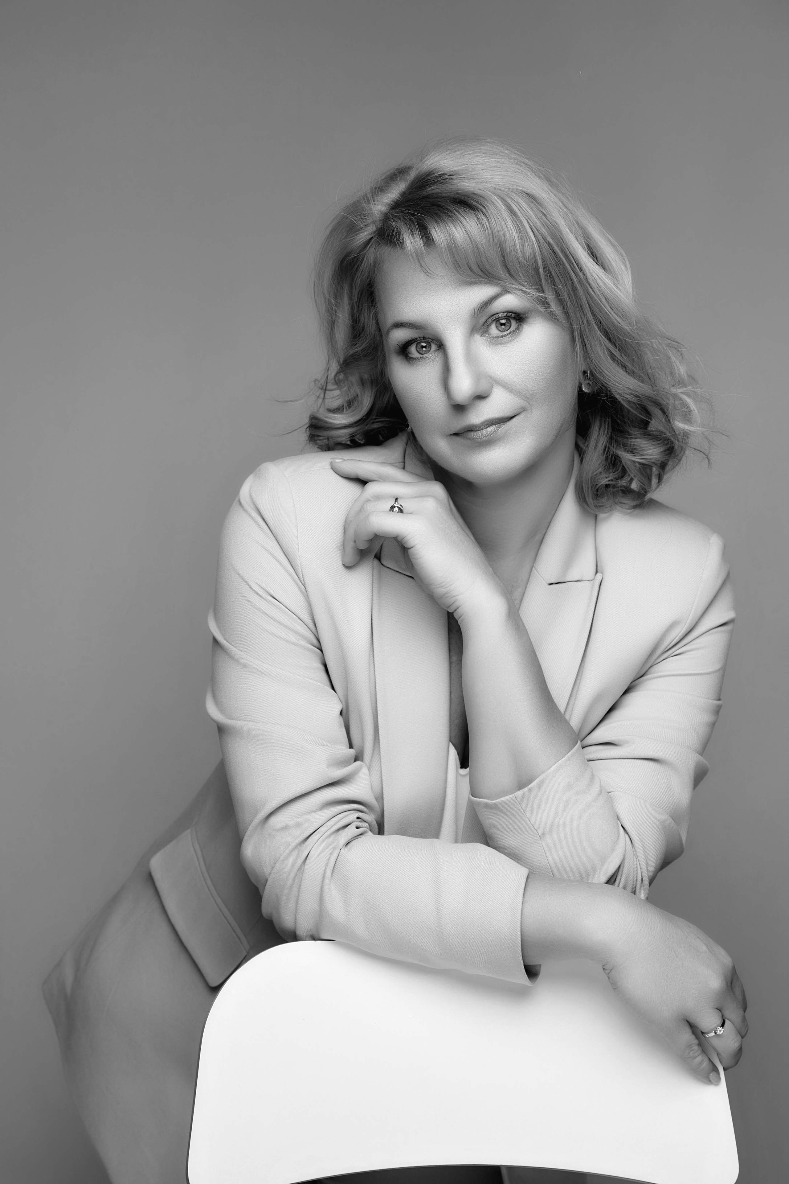 Портретная фотосессия на фонах. Фотограф в Минске Анна Кучинская