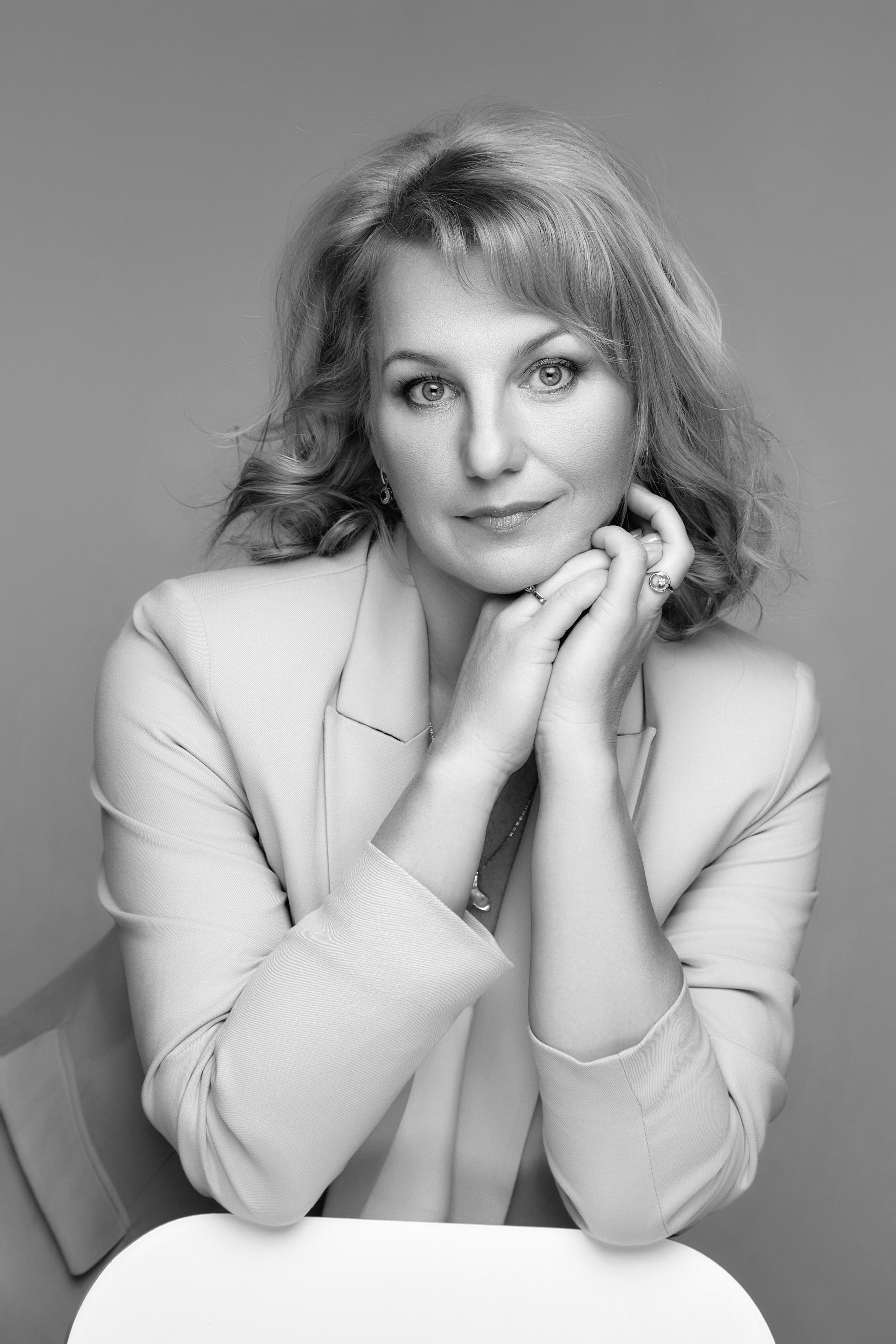 Портретная фотосессия на фонах. Фотограф в Минске Анна Кучинская