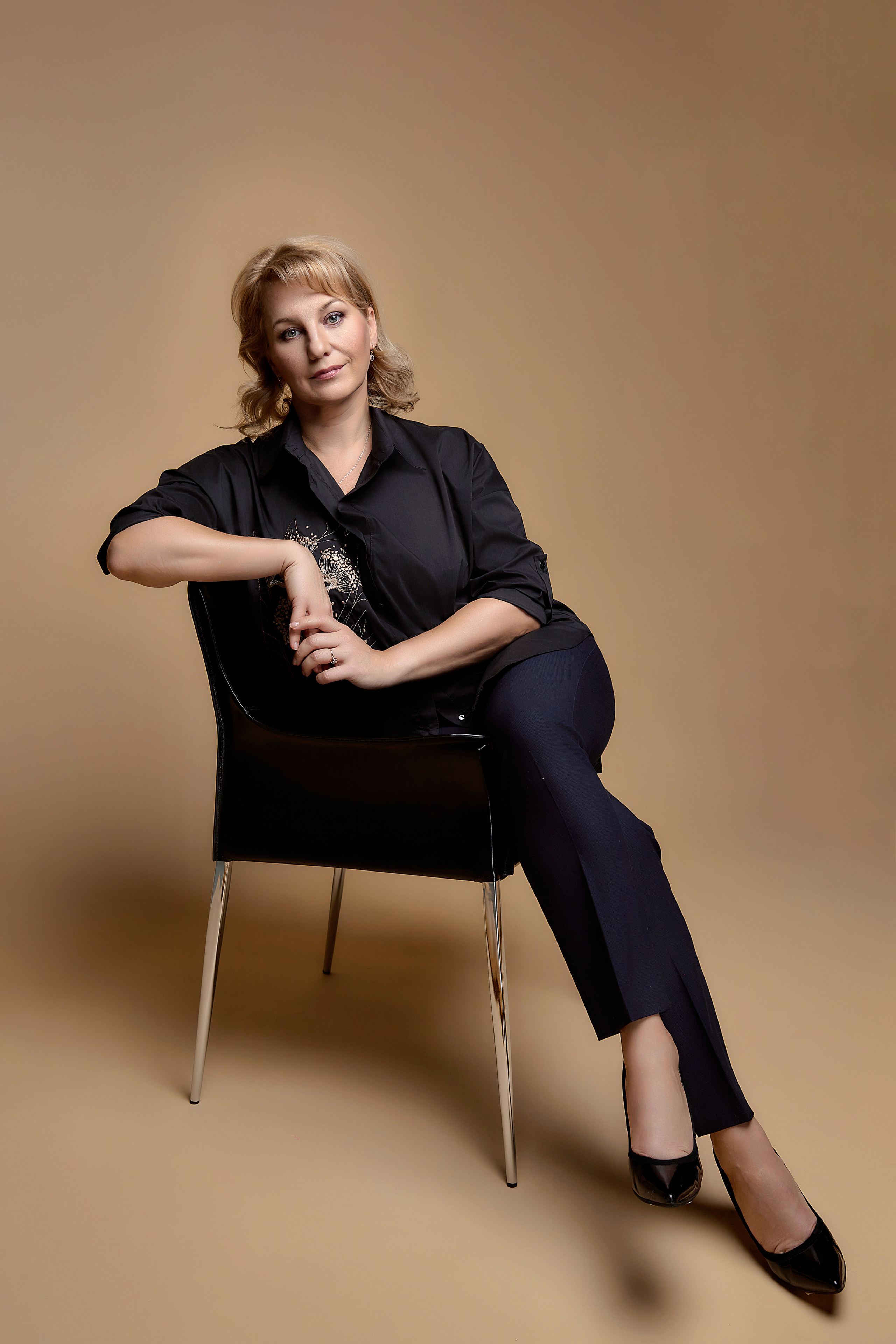 Портретная фотосессия на фонах. Фотограф в Минске Анна Кучинская