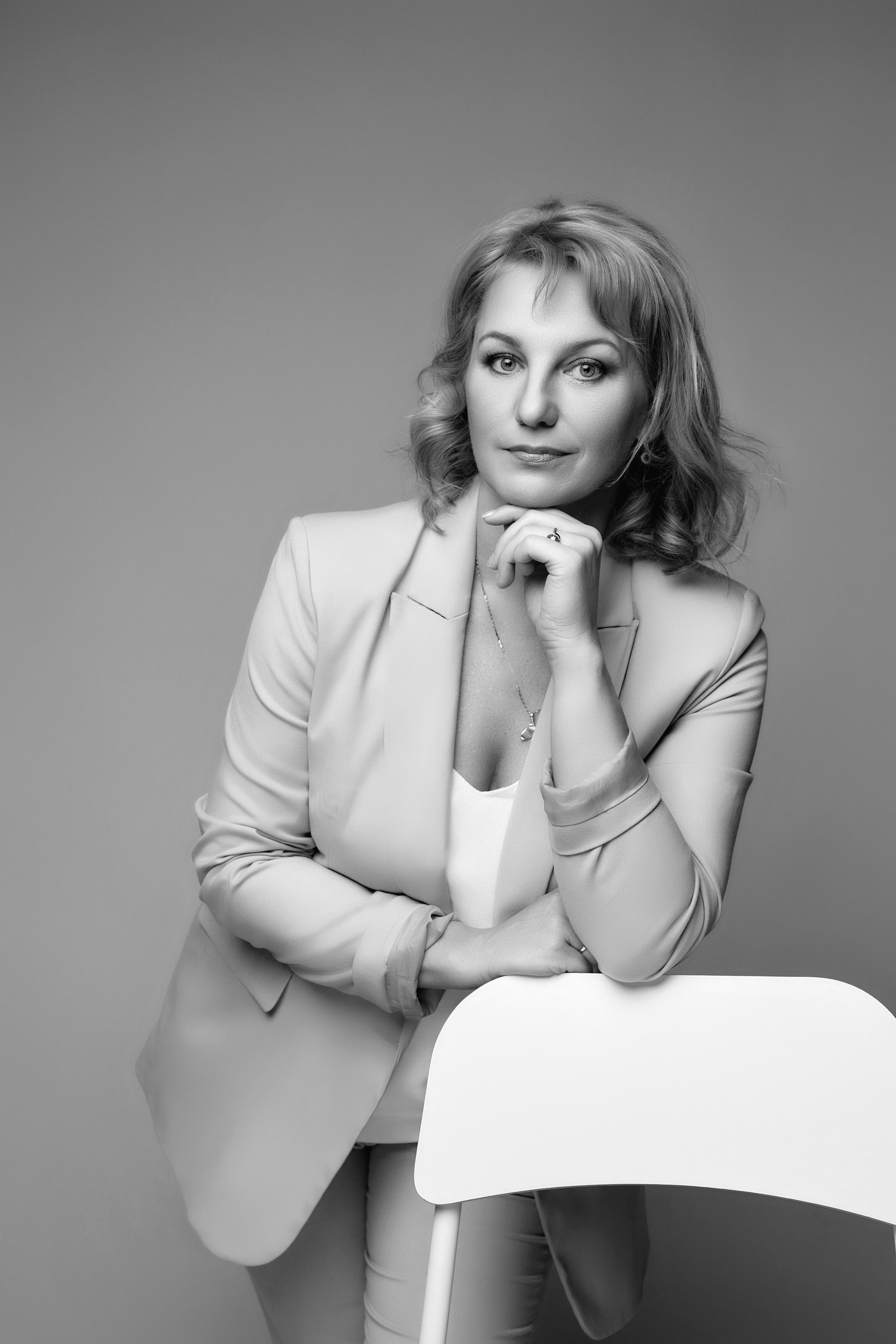 Портретная фотосессия на фонах. Фотограф в Минске Анна Кучинская