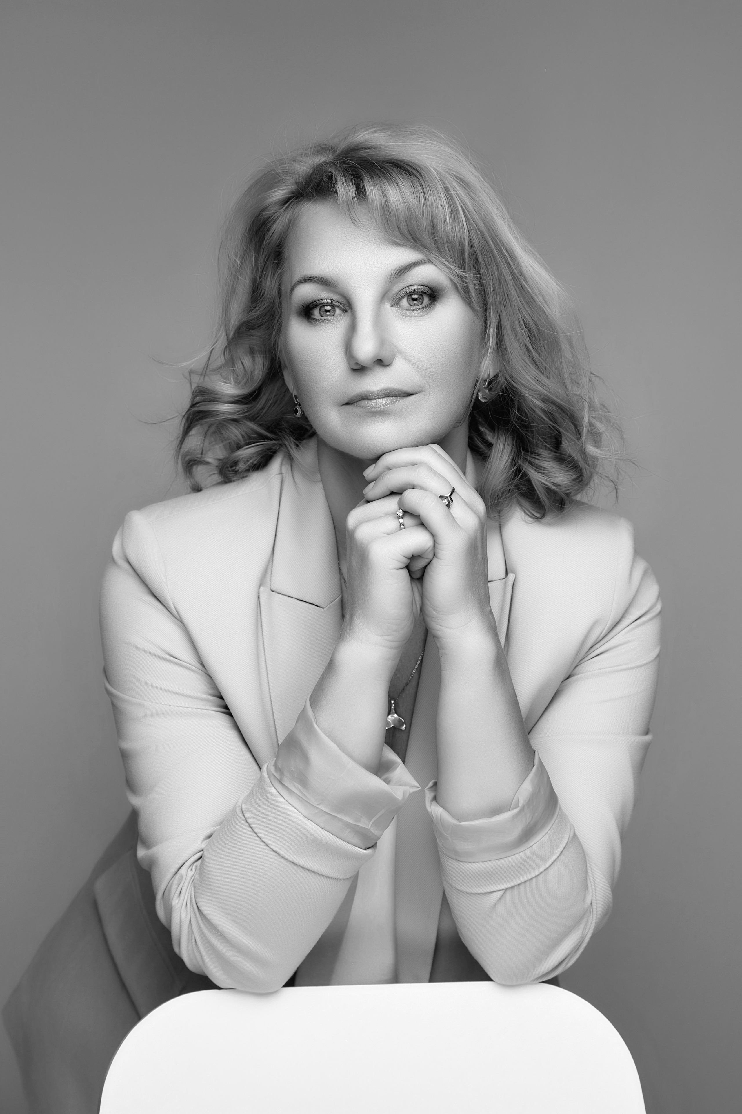 Портретная фотосессия на фонах. Фотограф в Минске Анна Кучинская