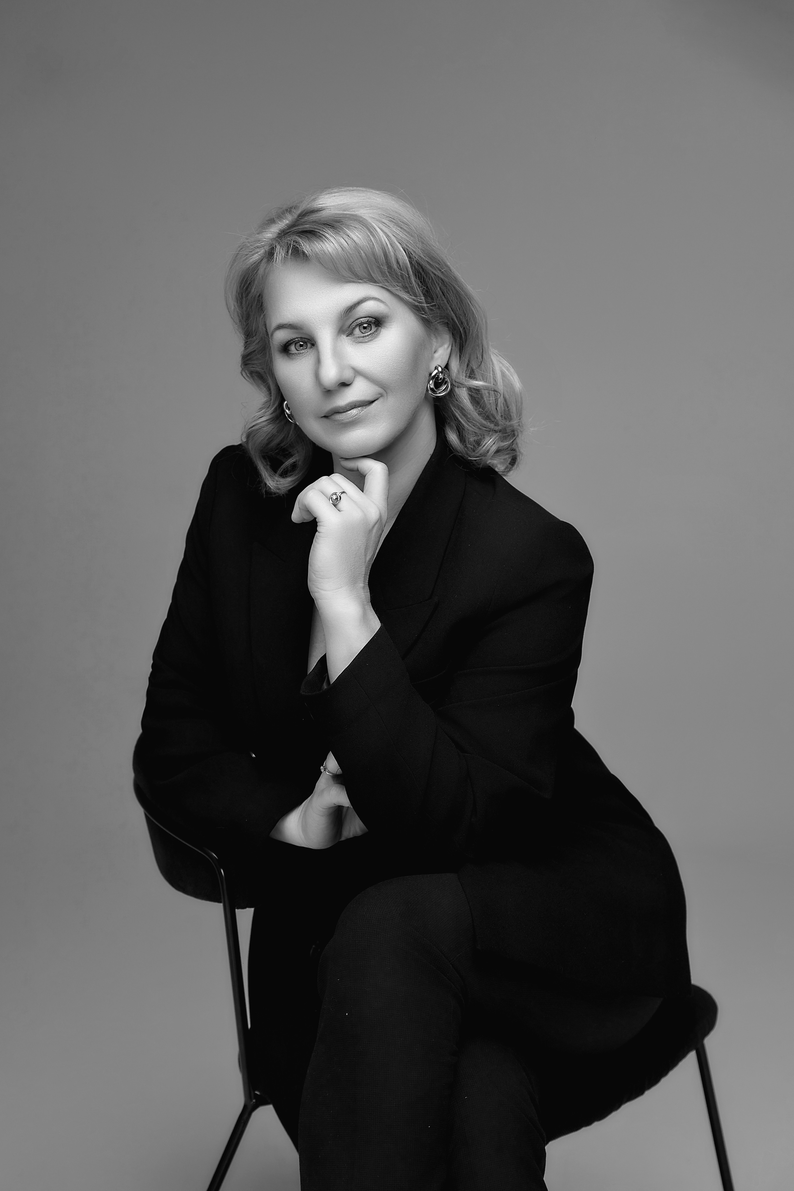 Портретная фотосессия на фонах. Фотограф в Минске Анна Кучинская