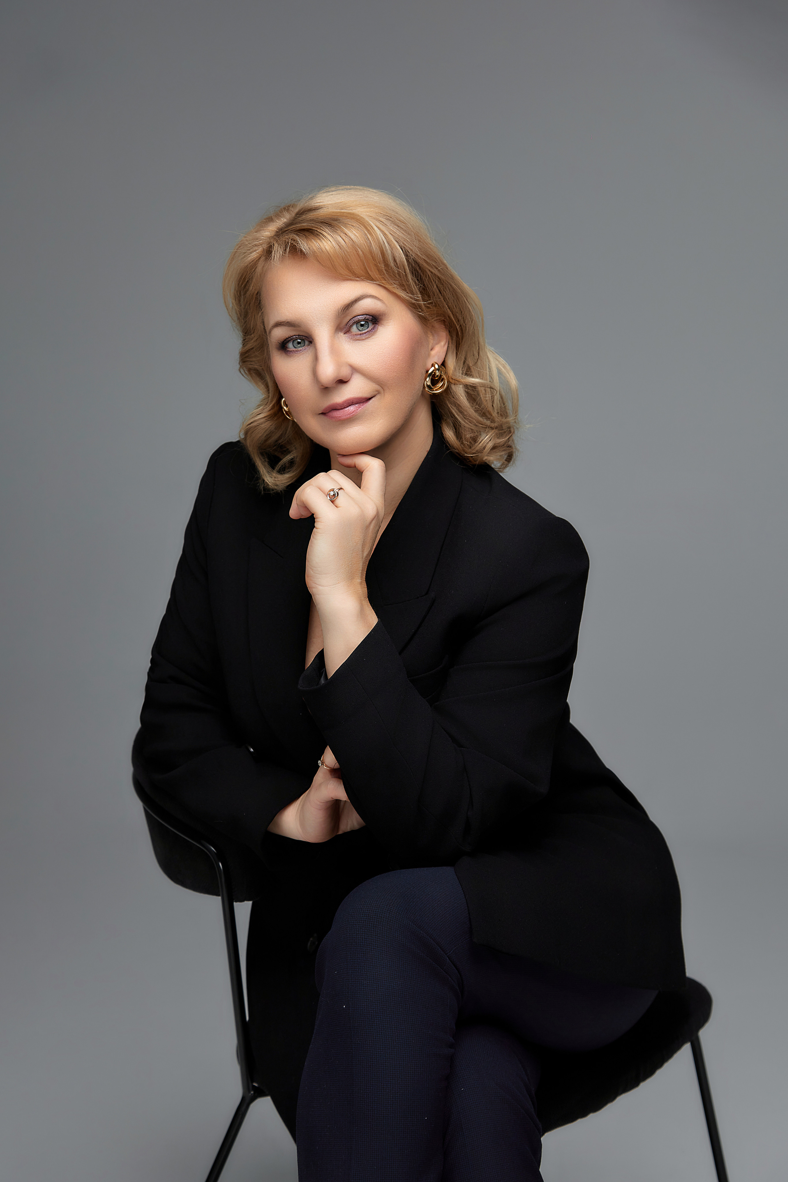 Портретная фотосессия на фонах. Фотограф в Минске Анна Кучинская