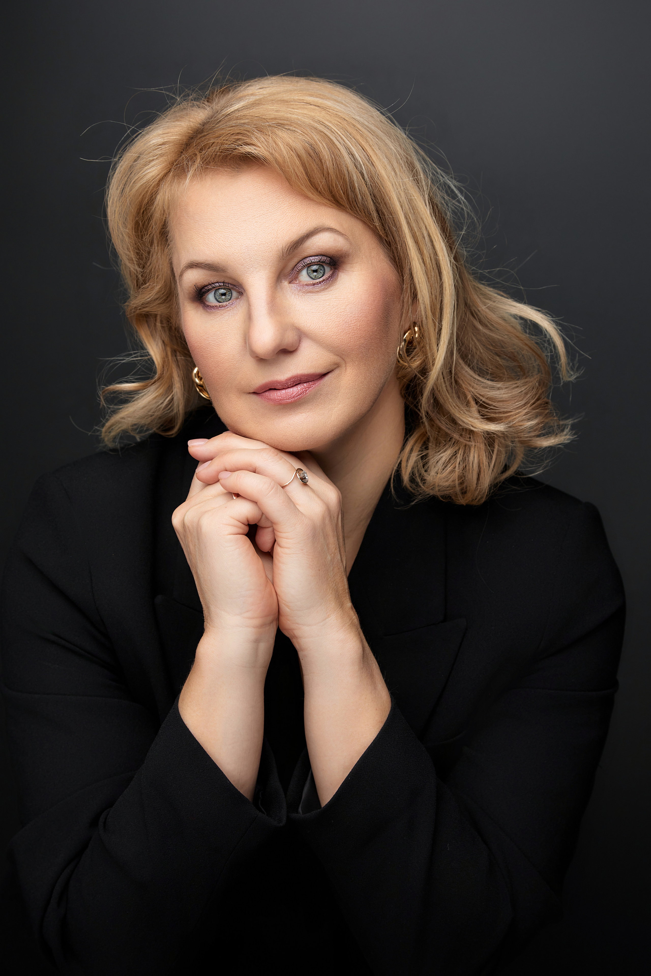 Портретная фотосессия на фонах. Фотограф в Минске Анна Кучинская