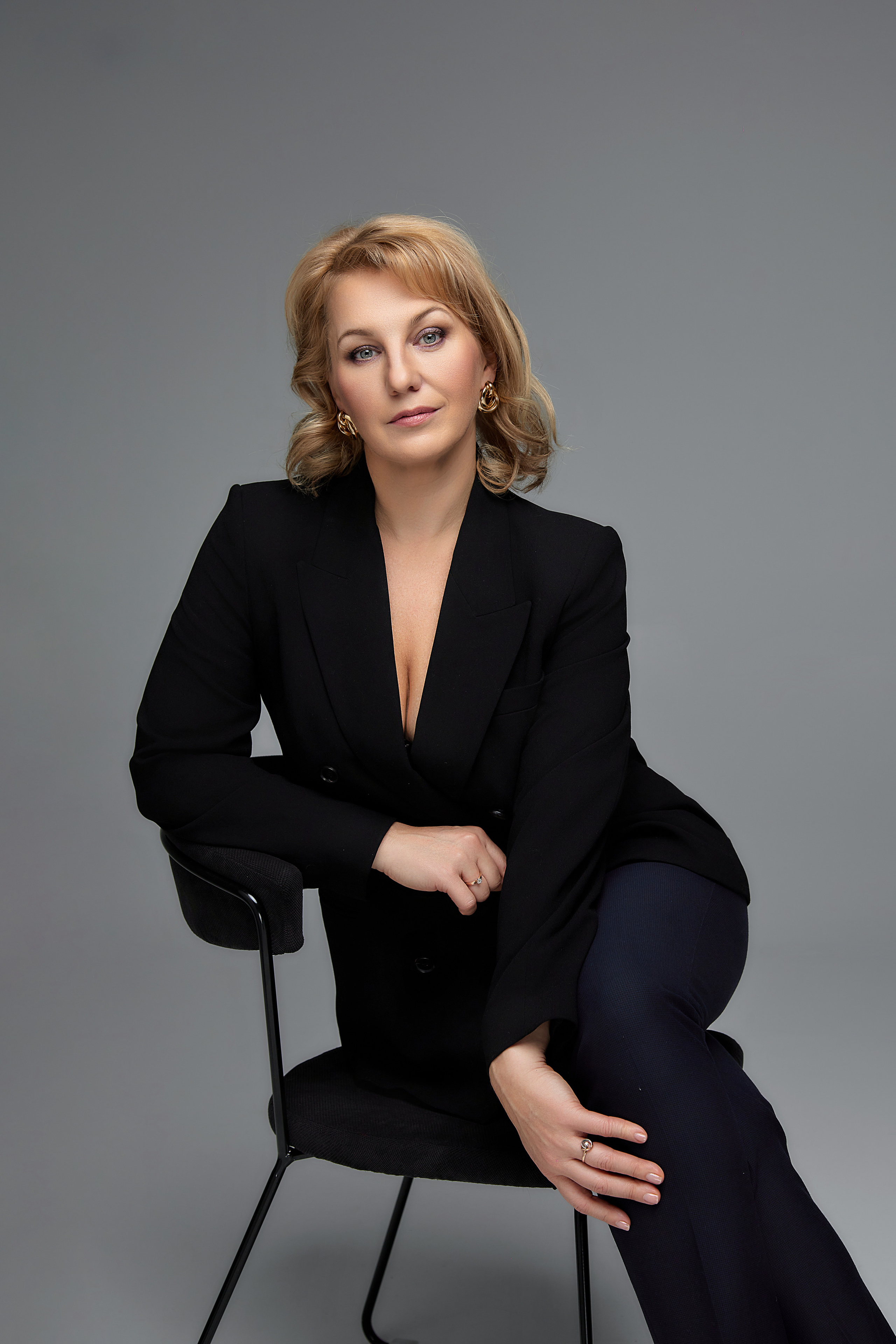 Портретная фотосессия на фонах. Фотограф в Минске Анна Кучинская