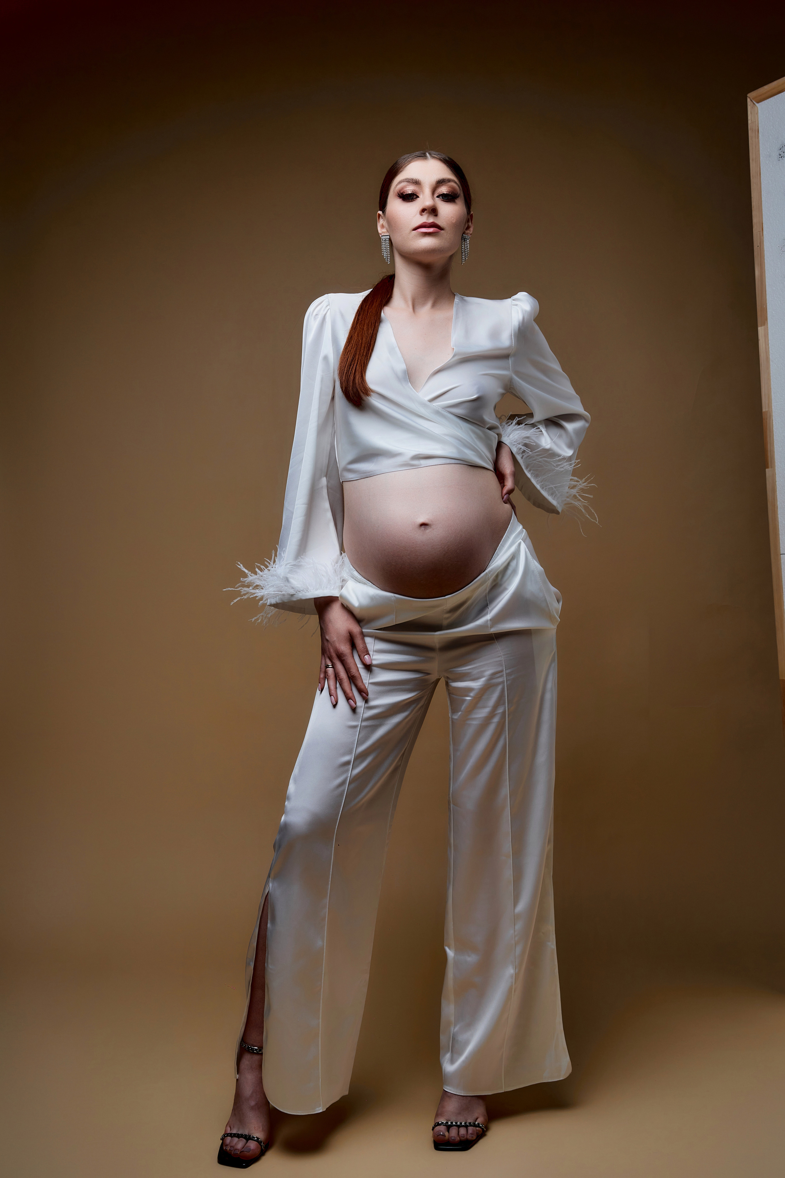 Беременность в студии. Фотограф в Минске Анна Кучинская
