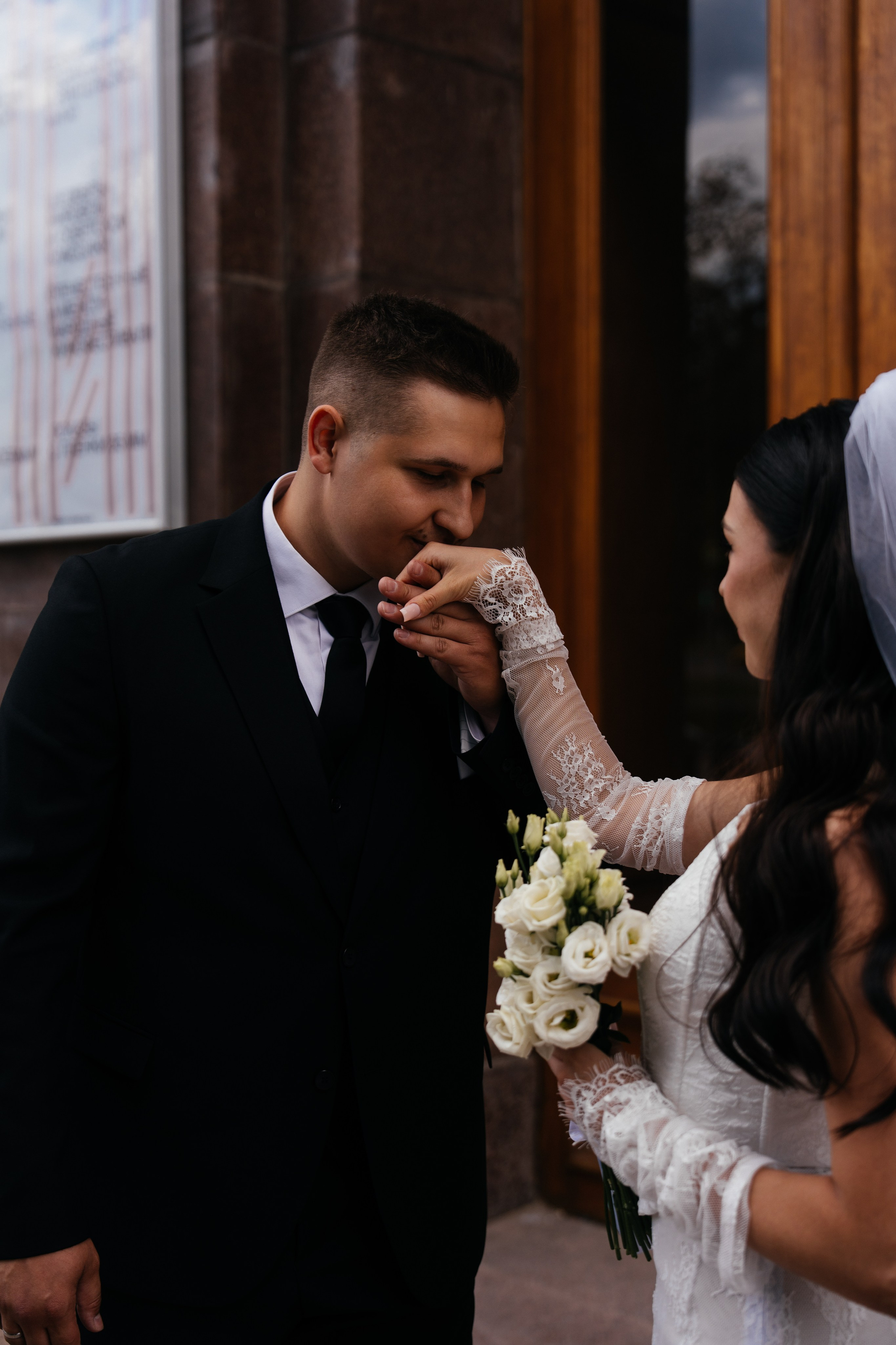 Свадебная фотосессия в Москве у высотки на Котельнической набережной. Свадебный фотограф в Москве Анна Полушина