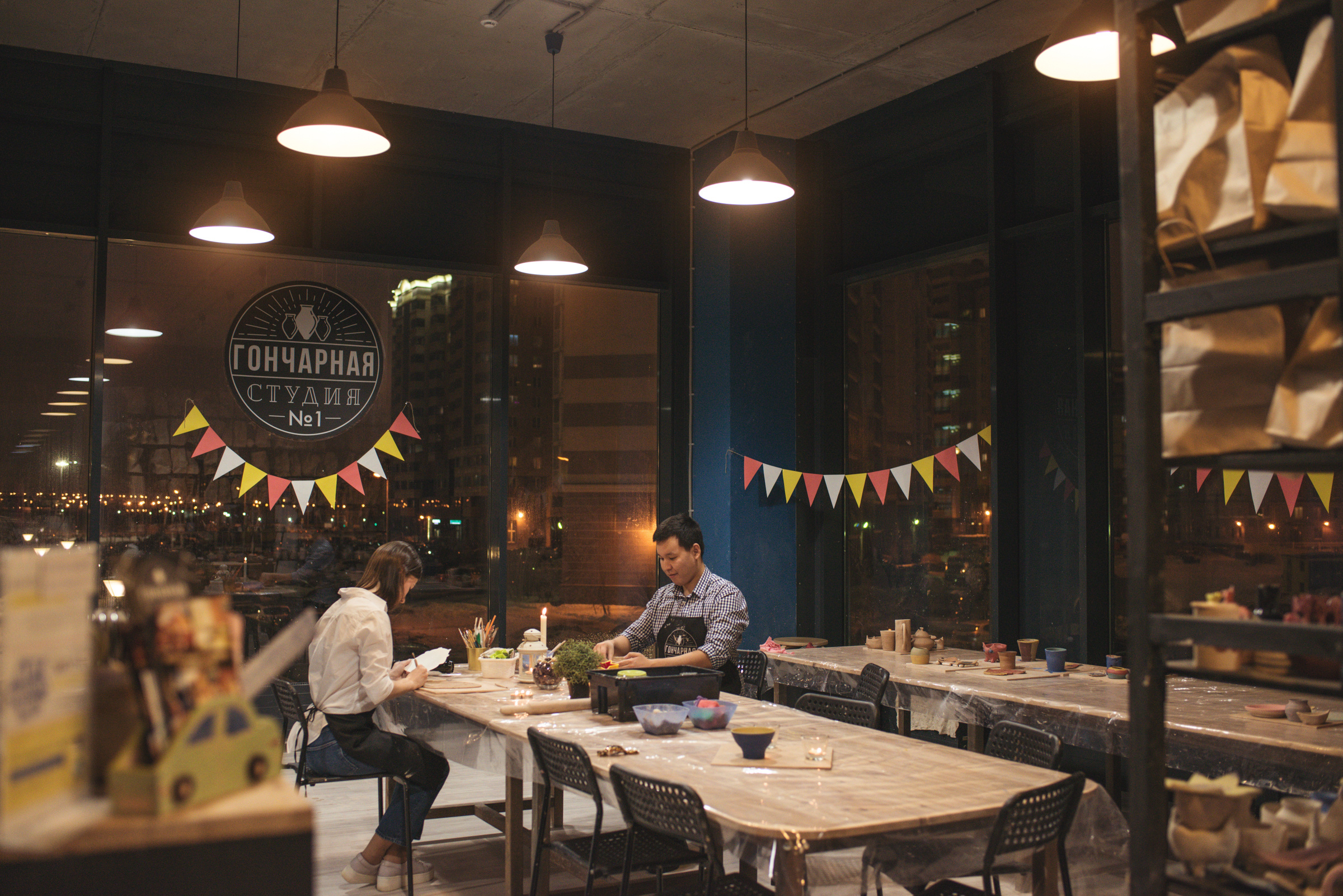 Лавстори в гончарной мастерской