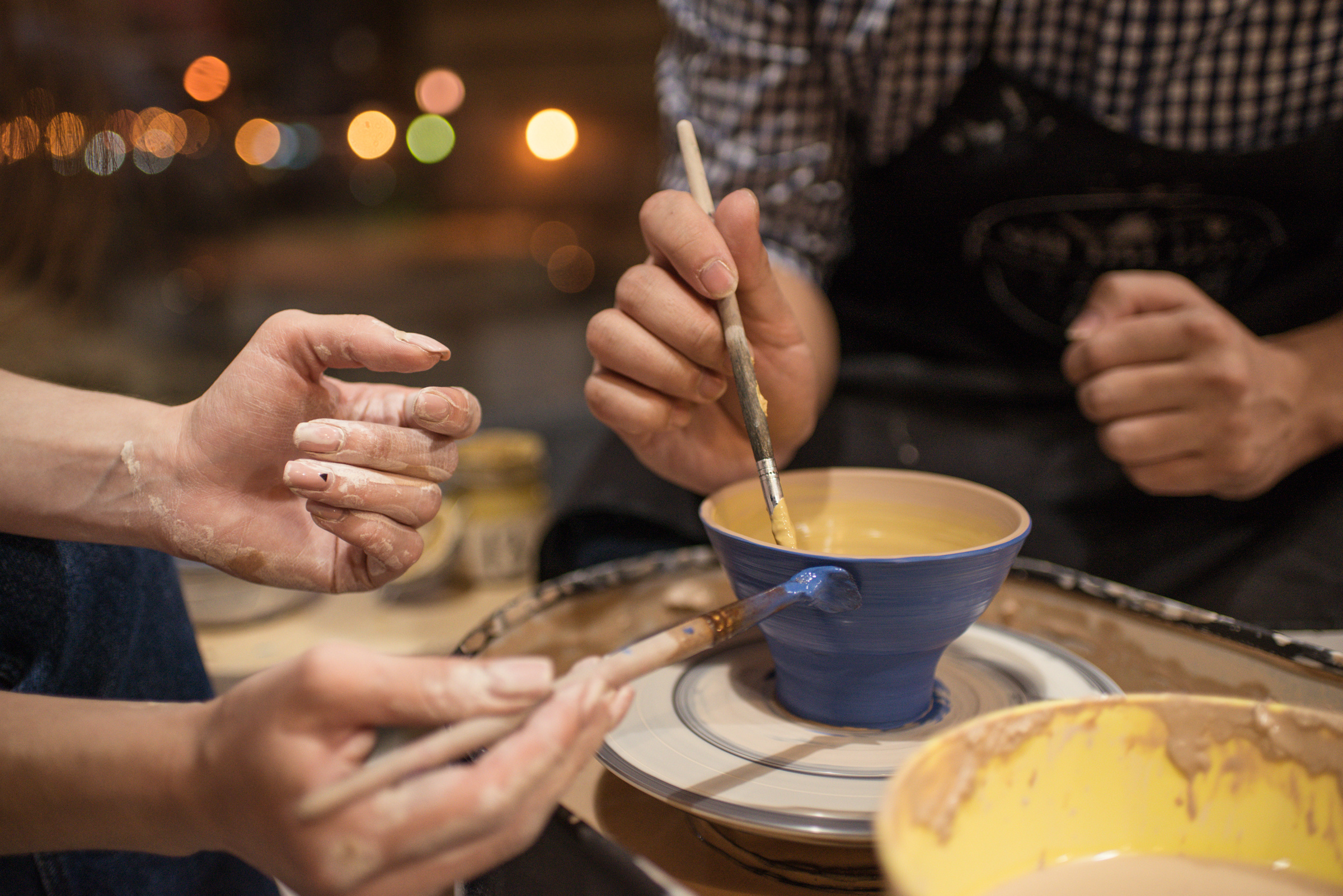 Лавстори в гончарной мастерской