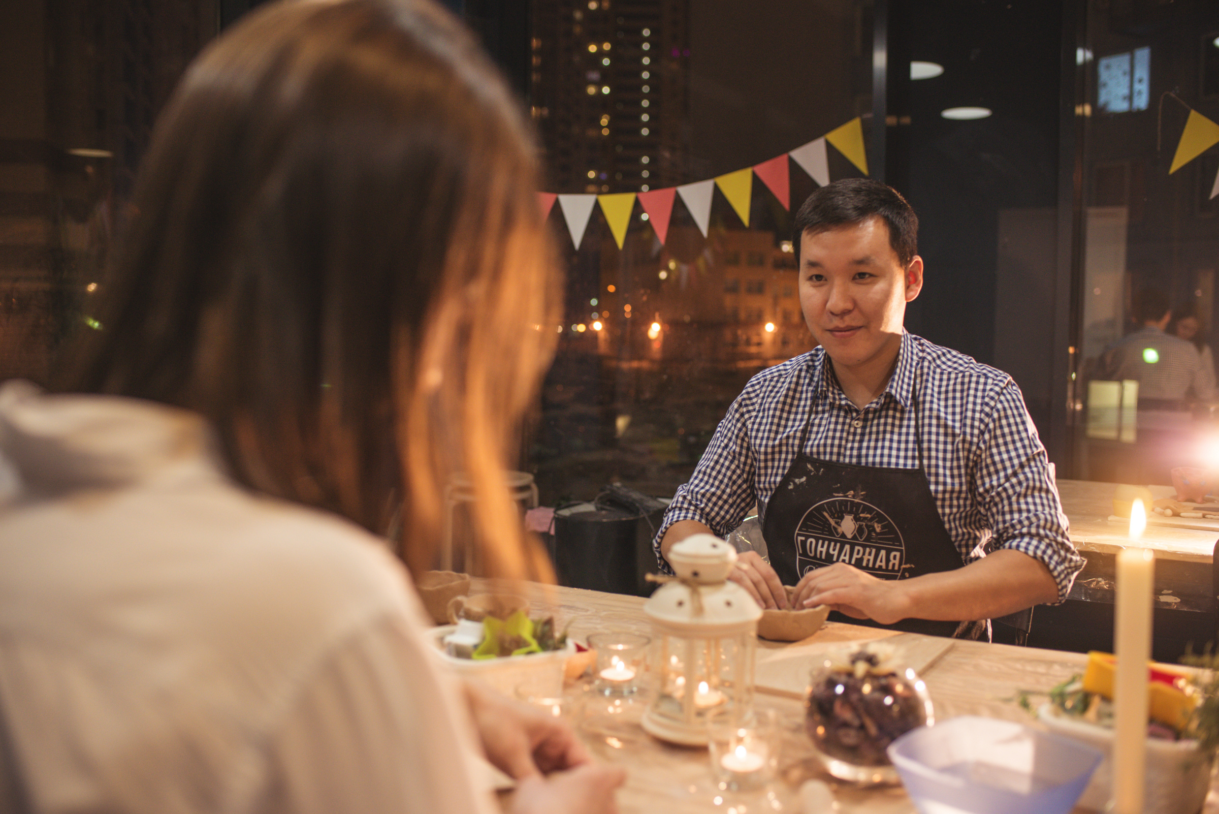 Лавстори в гончарной мастерской