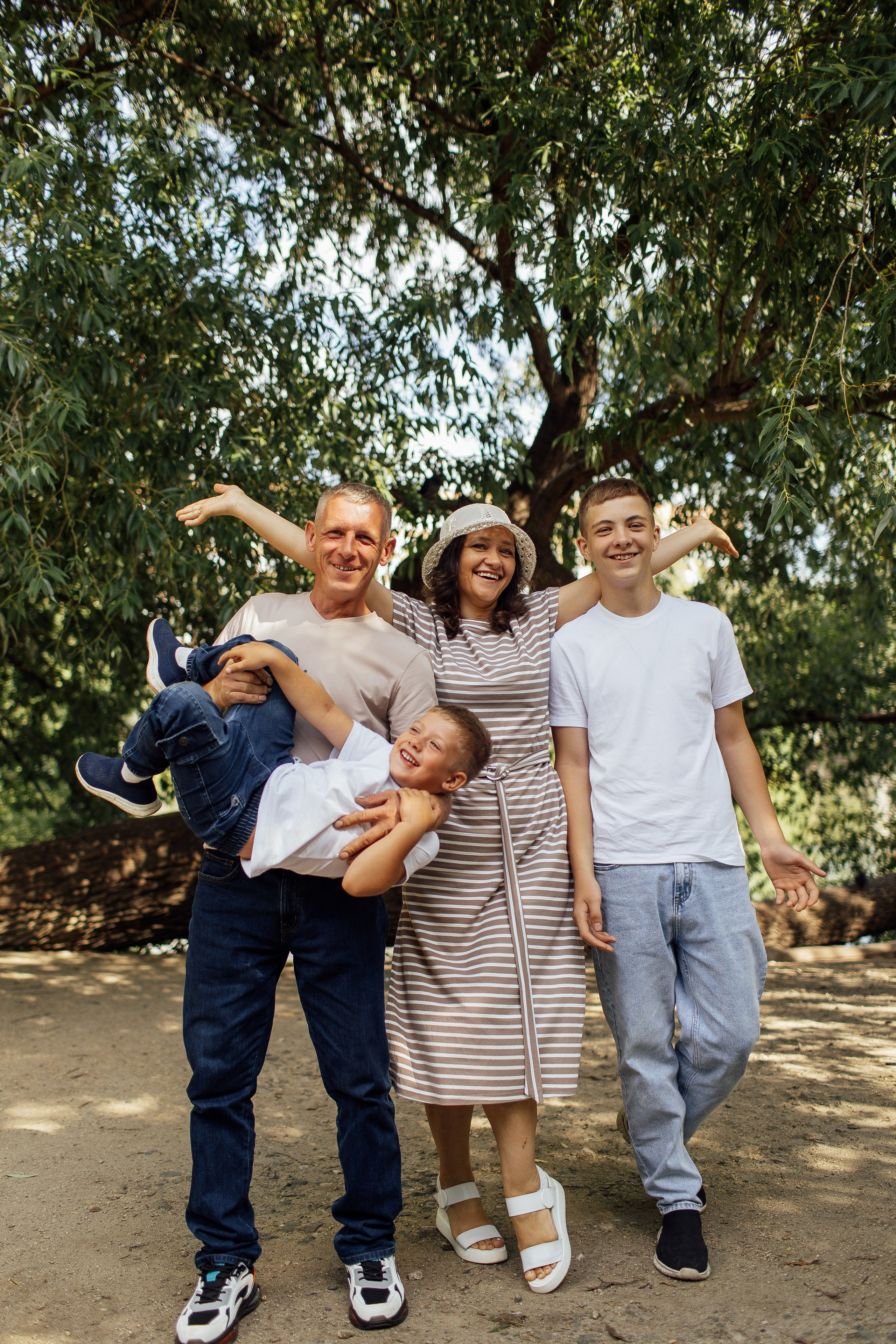Прогулка в Харитоновском парке. Семейная съемка — это красивый способ признаться своей семье в любви