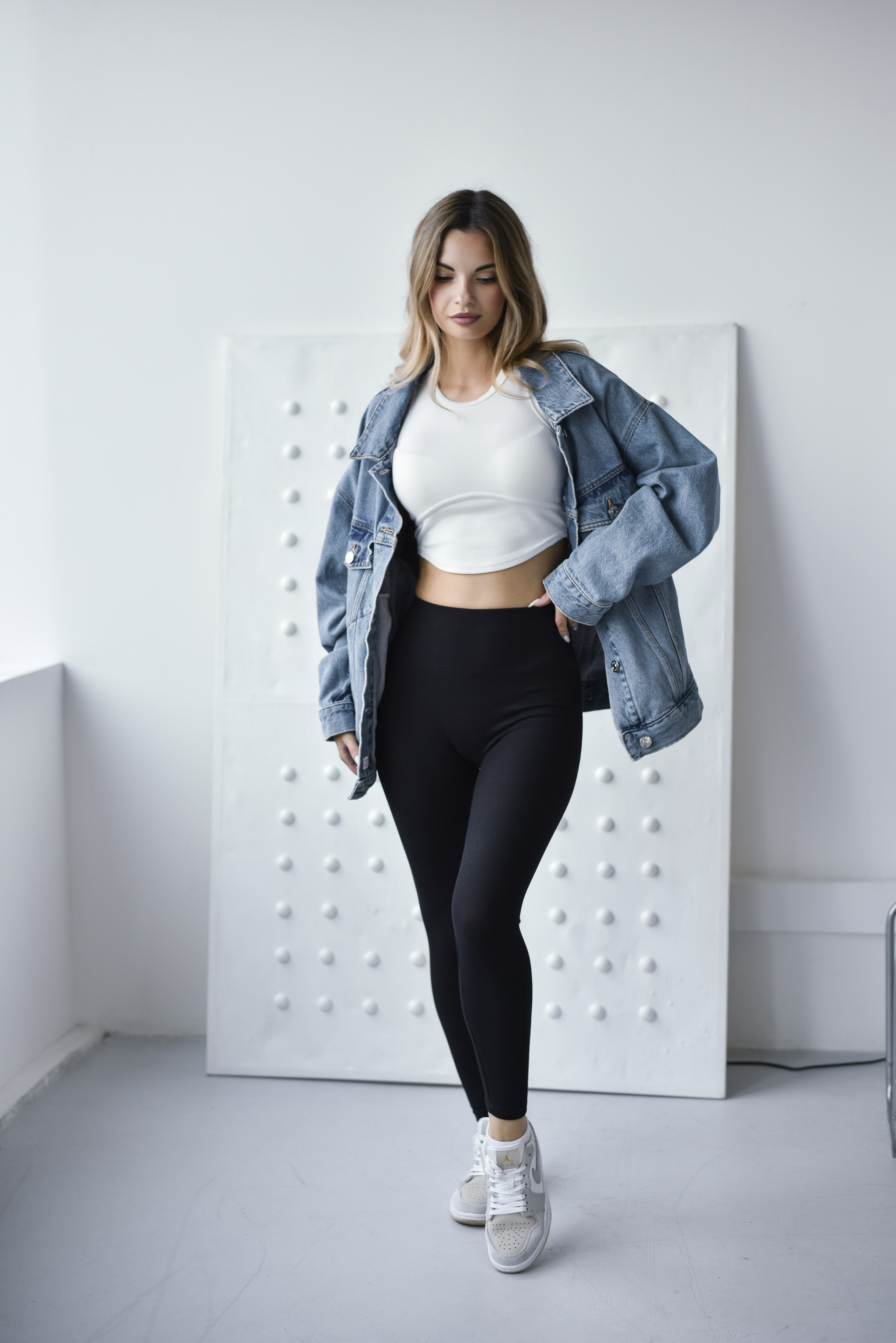 Кейс с леггинсами для вб. Фотограф Таина Комбарова