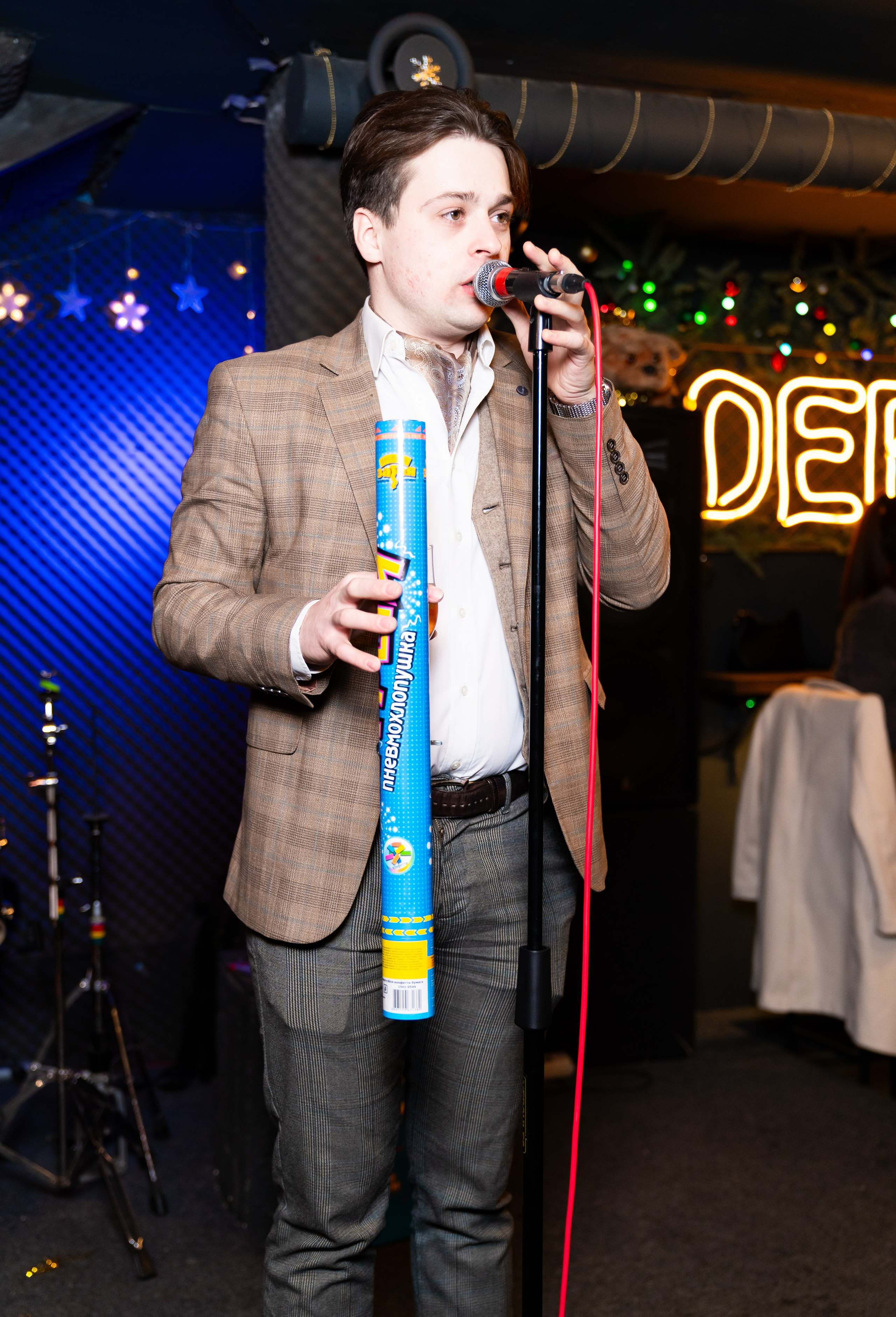 Новый год 2026. Новогодняя ночь 2026 в баре Дебошир (Debaser). Репортажный, street и urban фотограф в Санкт-Петербурге Мальцев Евгений